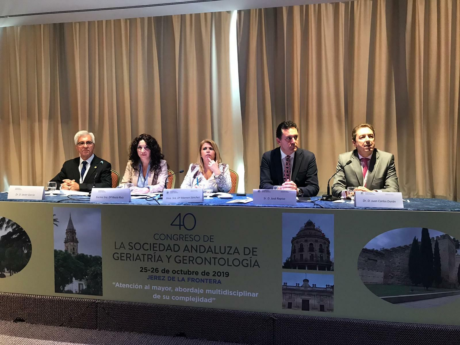 Mesa presidencial de la inauguración del Congreso de la Sociedad Andaluza de Geriatría y Gerontología.