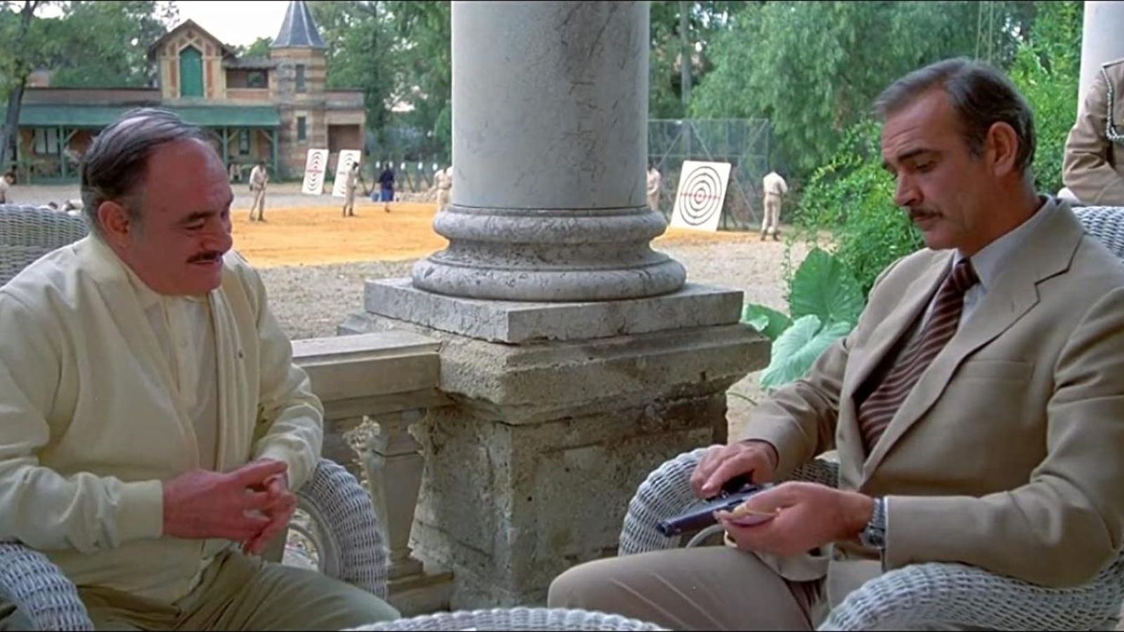 Sean Connery y Martin Balsam, actores del film ‘Cuba’ (1979), en el Palacio de Abrantes.