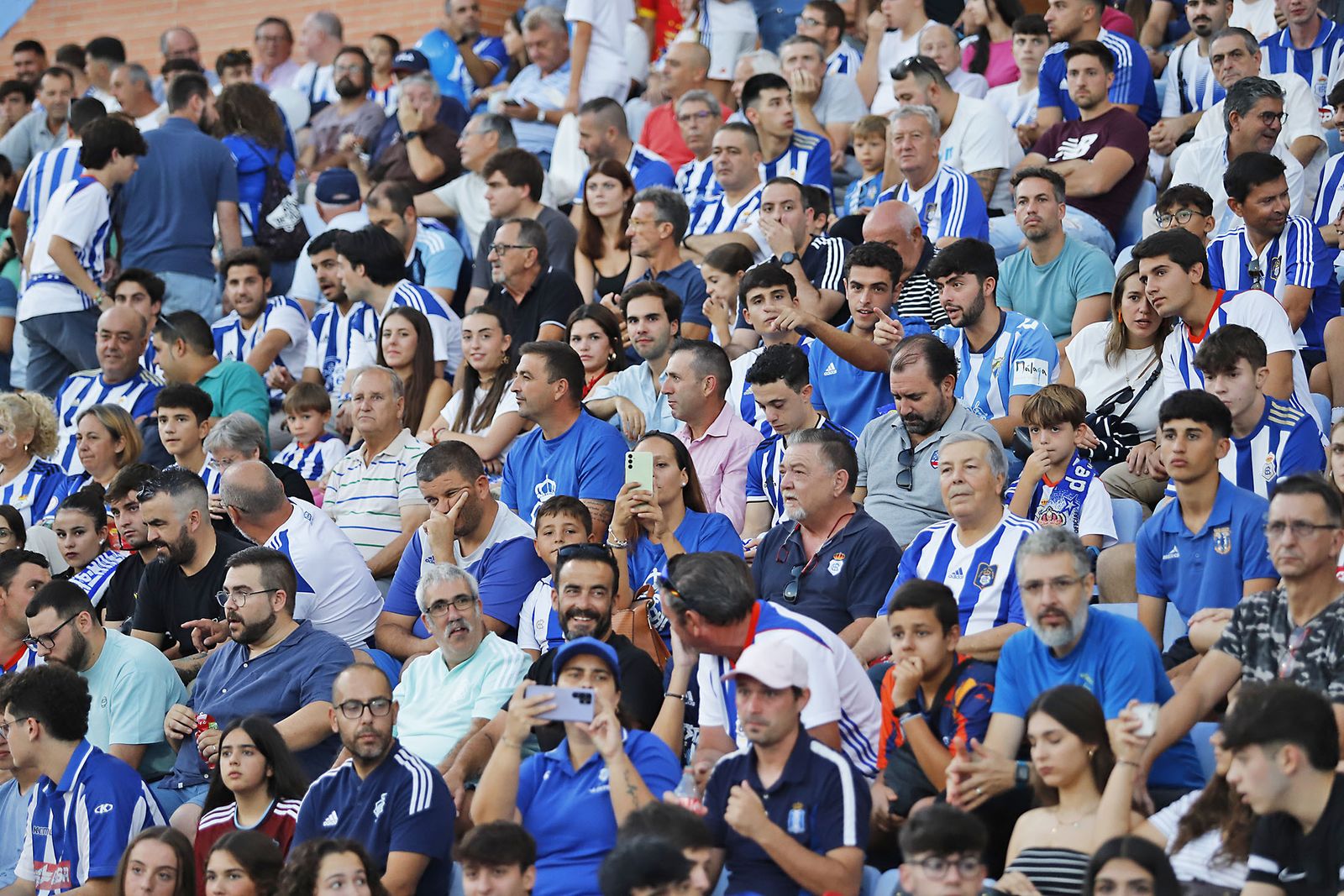 Ambiente en las gradas del Nuevo Colombino en el Recreativo de Huelva y Málaga