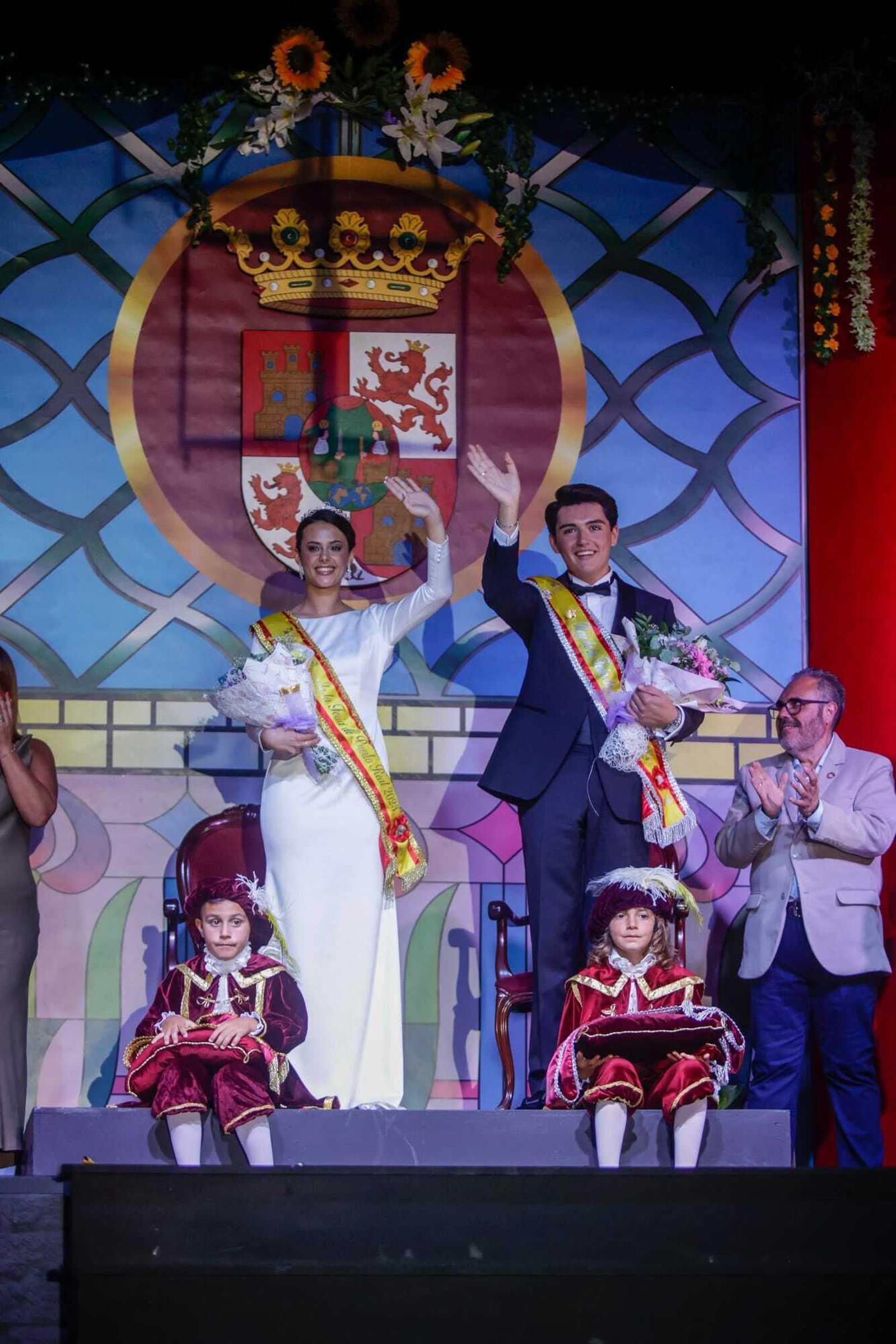 Julia Catalán y Sebastián Bernal tras ser elegidos Julia Catalán y Sebastián Bernal tras ser elegidos