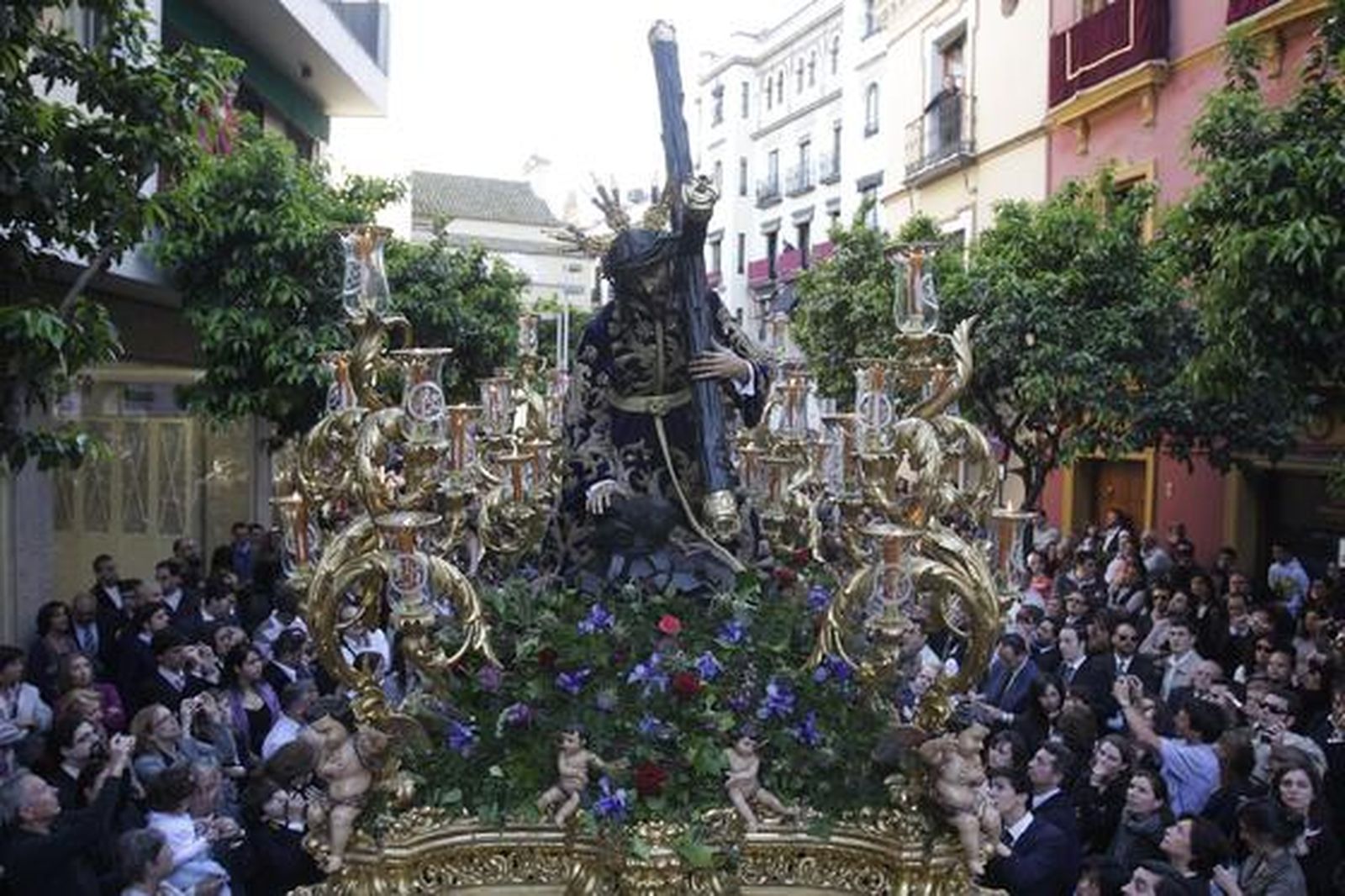 San Isidoro pone sus pasos en la calle

Foto: Jose Angel Garcia