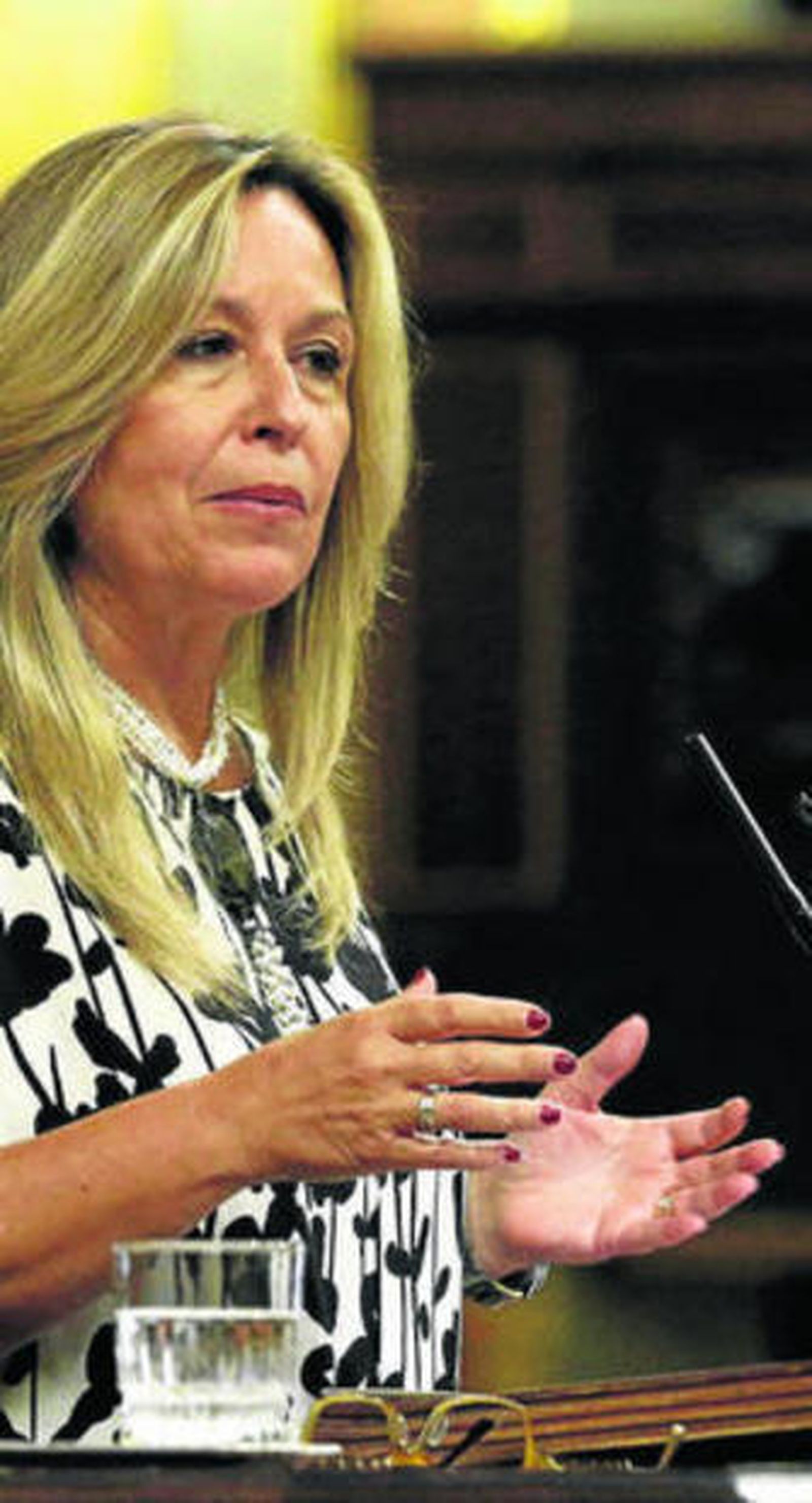 Trinidad Jiménez, ayer en el pleno del Congreso.