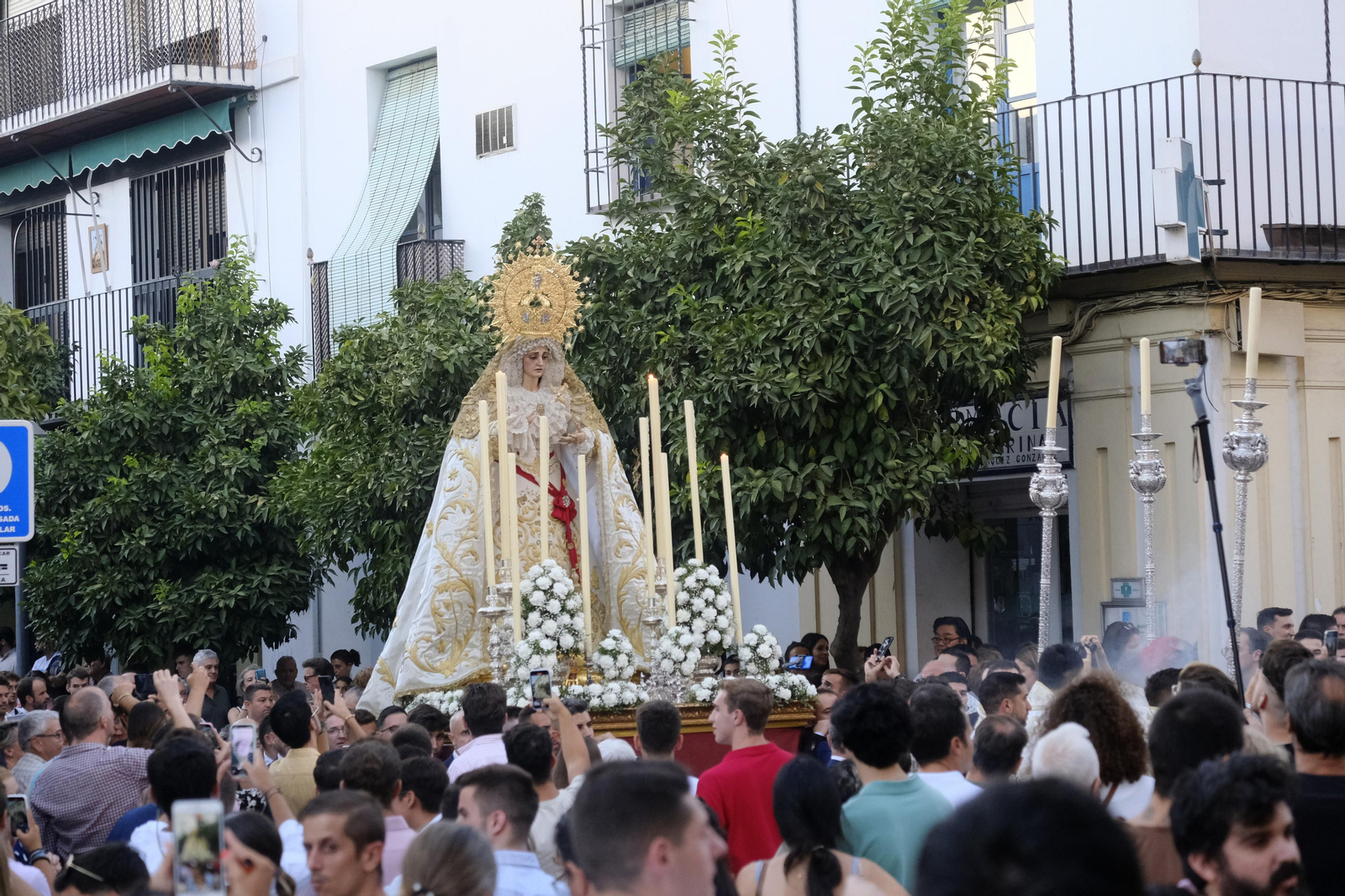 El traslado de la Virgen de la Merced de Córdoba tras su restauración, en imágenes