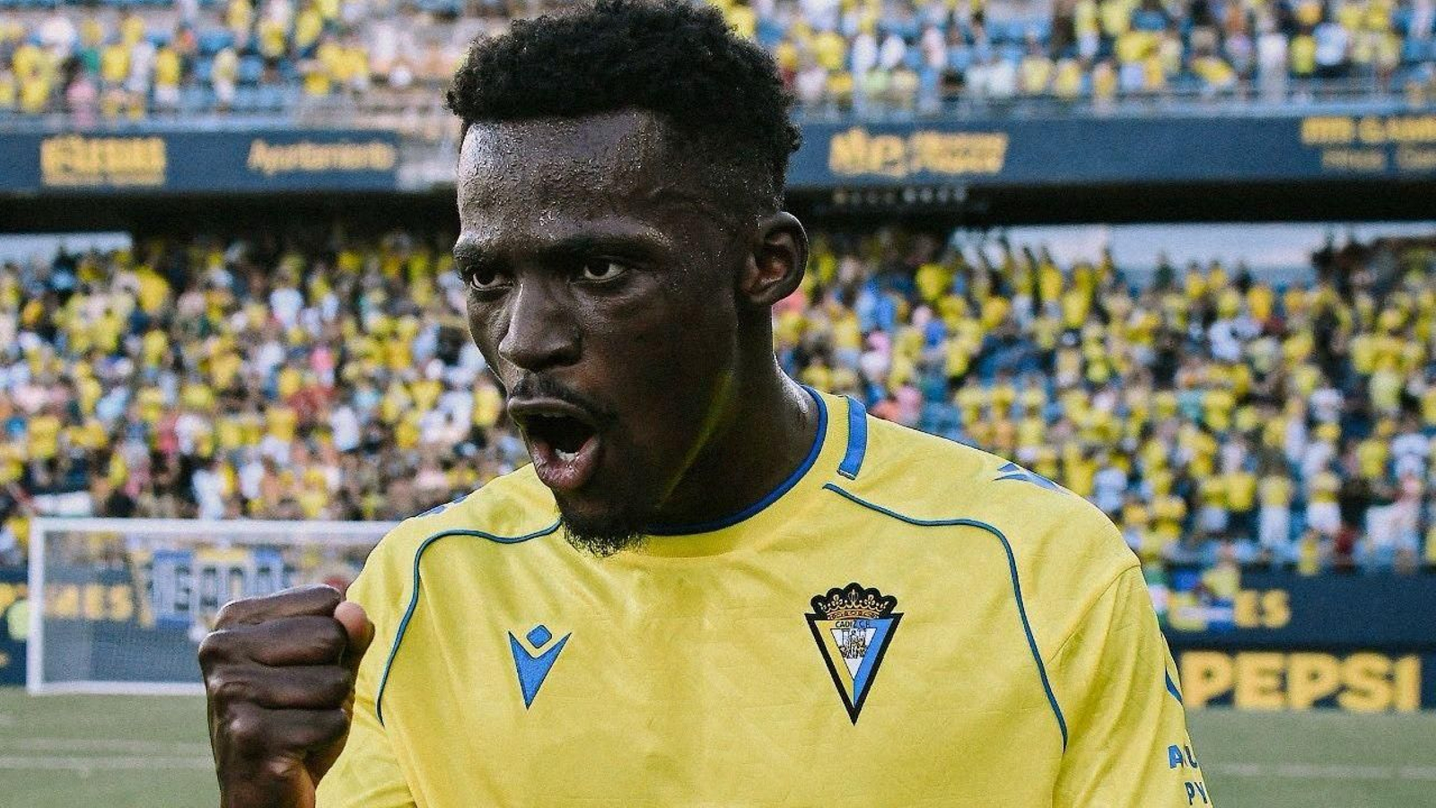 Isaac Obeng, con el Cádiz.