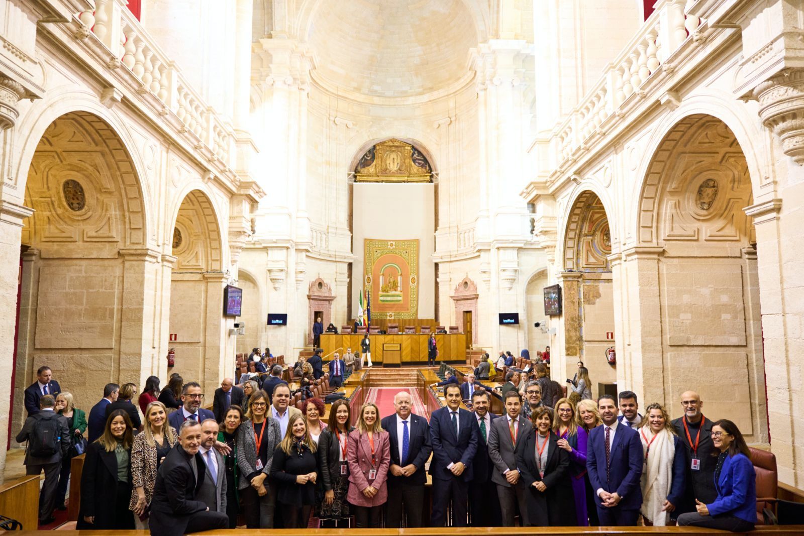 Posado en el Parlamento del equipo de gobierno de Alcalá de Guadaíra