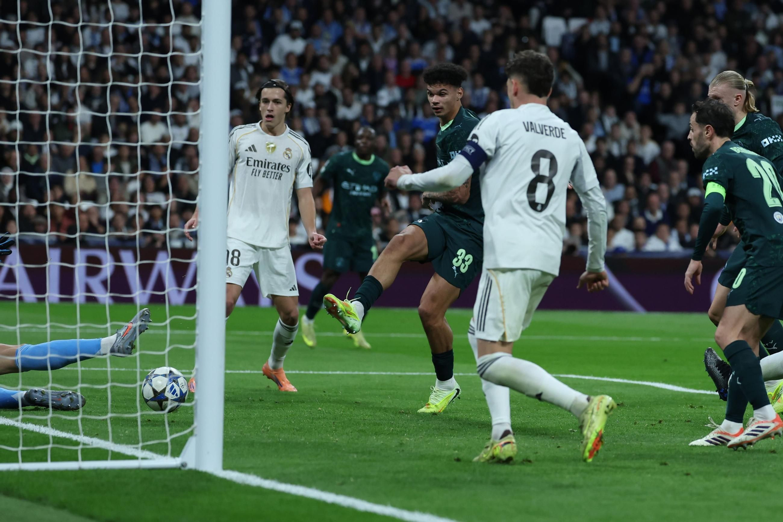 O'Reilly remata con comodidad para conseguir el gol del empate del City.