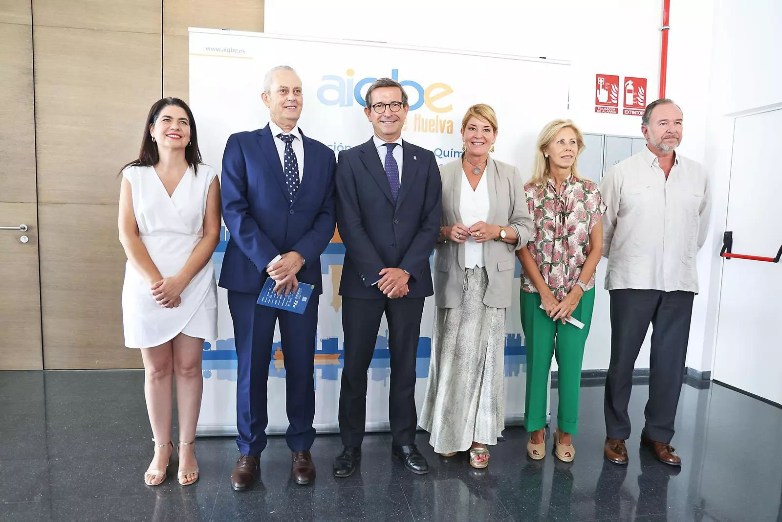Foto de familia en la presentación de la memoria de AIQBE. Foto de familia en la presentación de la memoria de AIQBE.