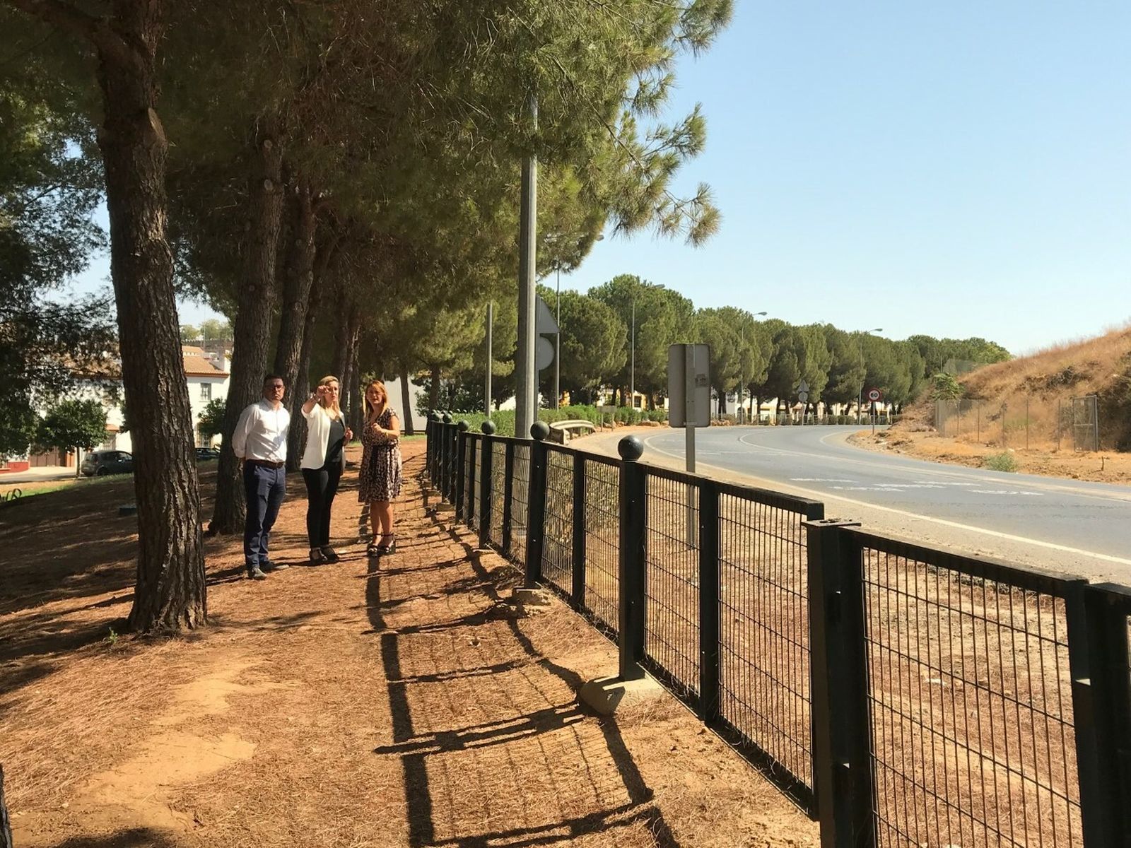 La alcaldesa, Ana Isabel Jiménez, con la secretaria provincial del PSOE, Verónica Pérez, en Alcalá.