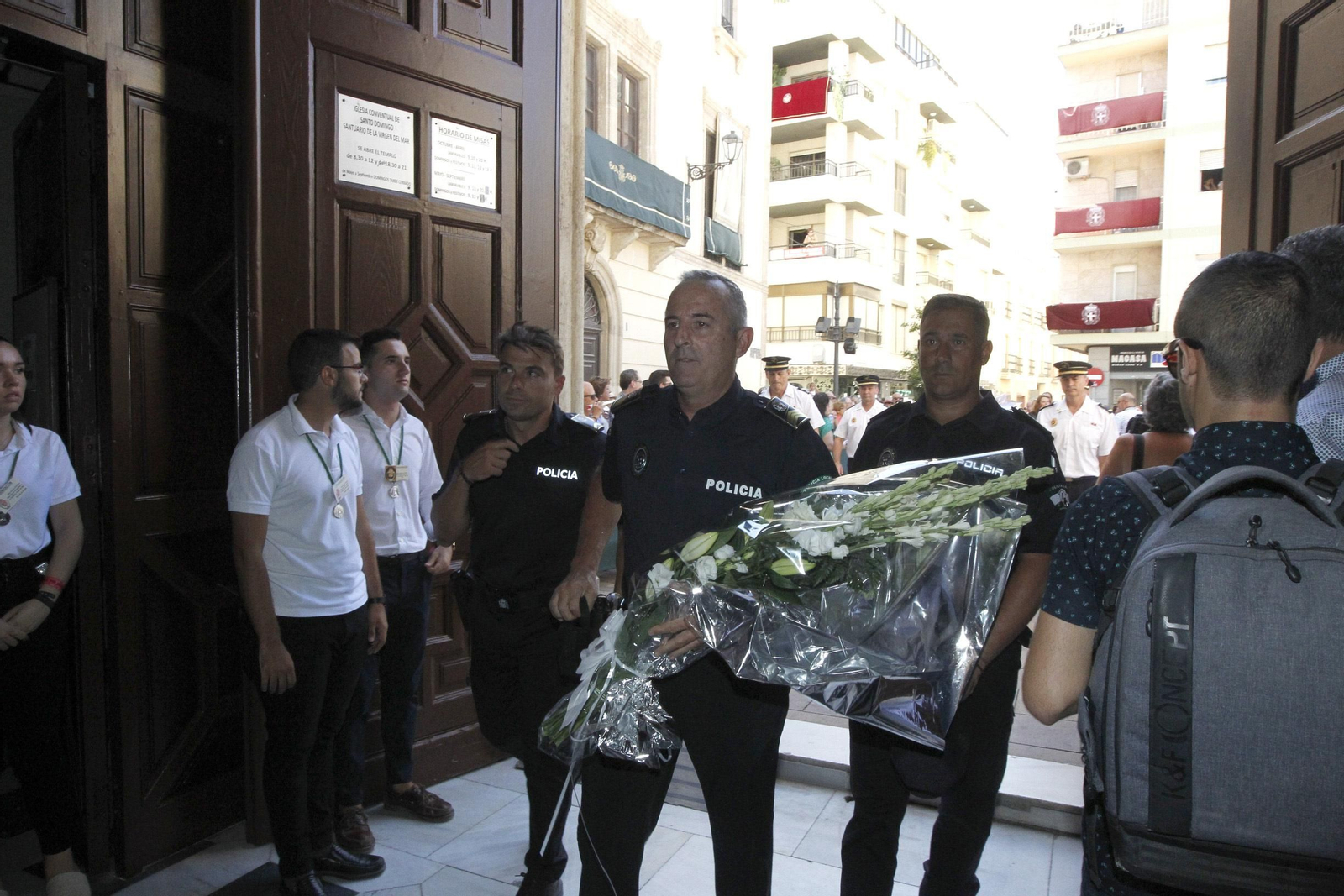 Fotogalería ofrenda floral a la Virgen del Mar. Feria de Almería 2019