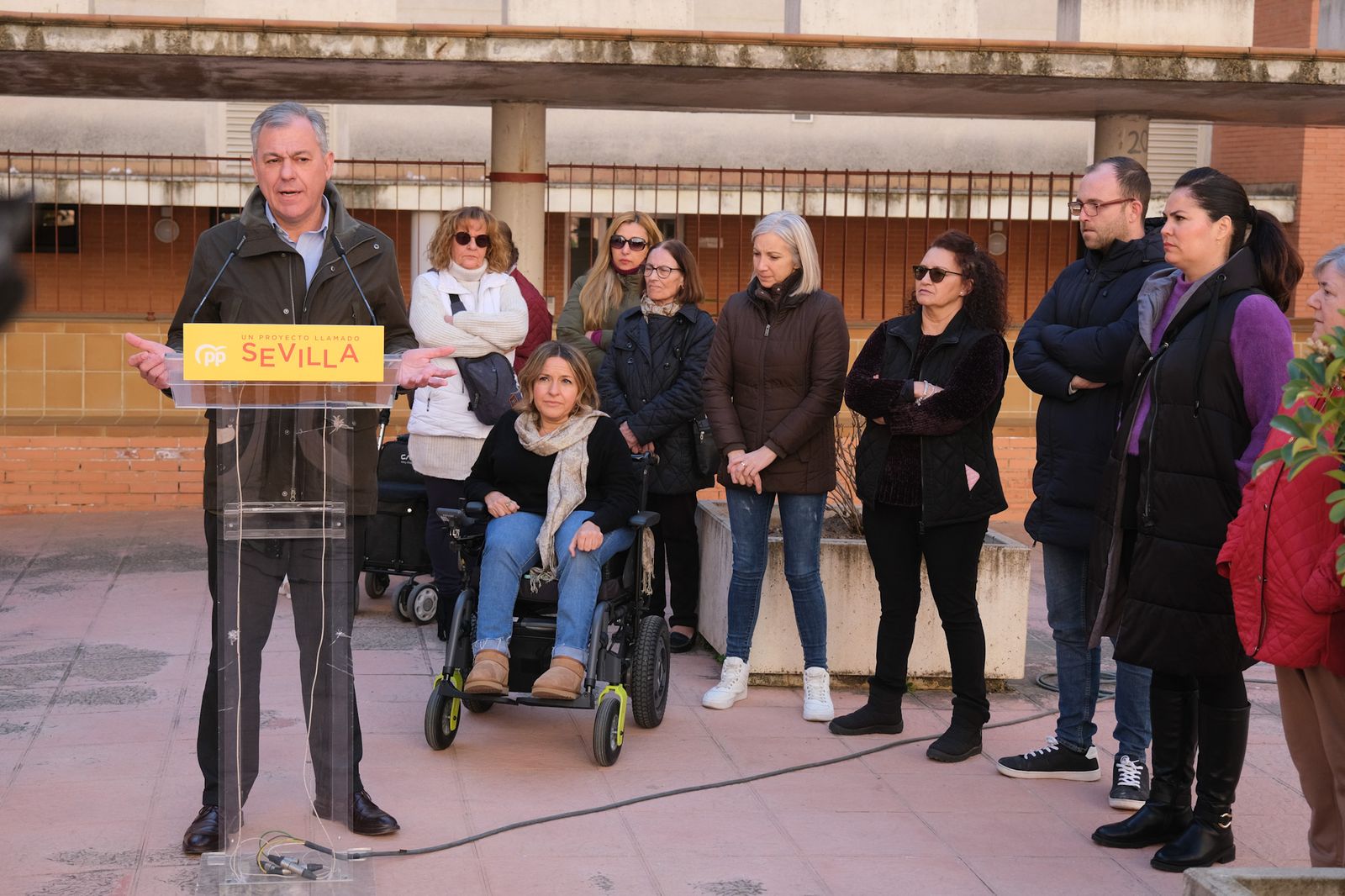Sanz denuncia que el alcalde no ha entregado ni una VPO en ocho años y no mantiene los pisos de Emvisesa