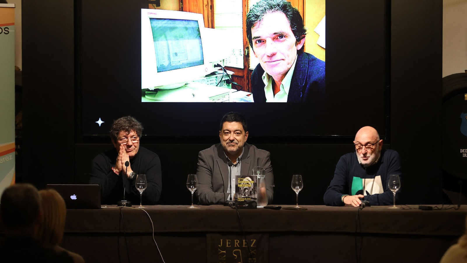 Las fotos de la presentación de 'Sorbos de sacristía', la obra póstuma de Juan Pedro Simó