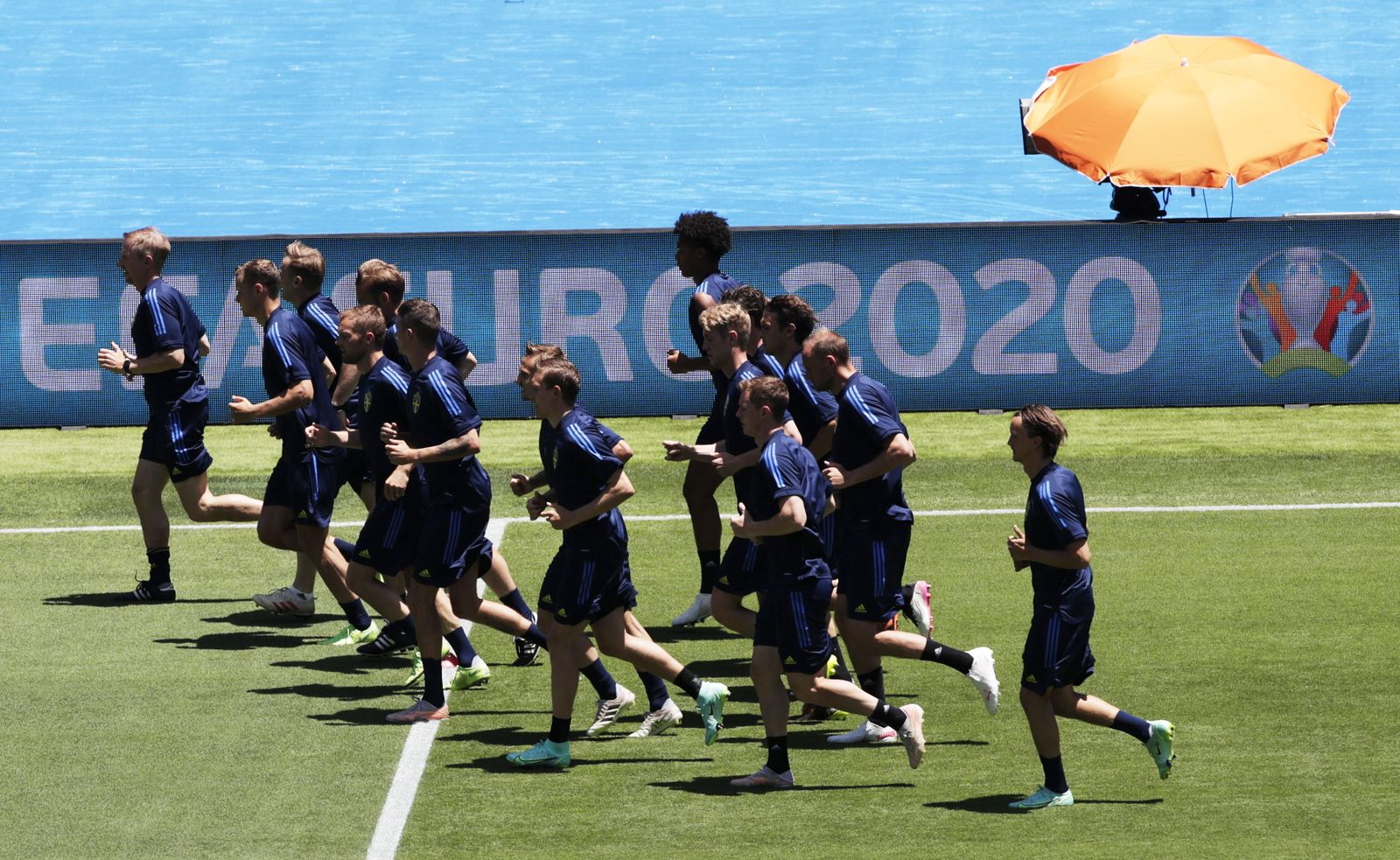 ¡Suecia entrena a las 14:30 en La Cartuja con 33 grados!