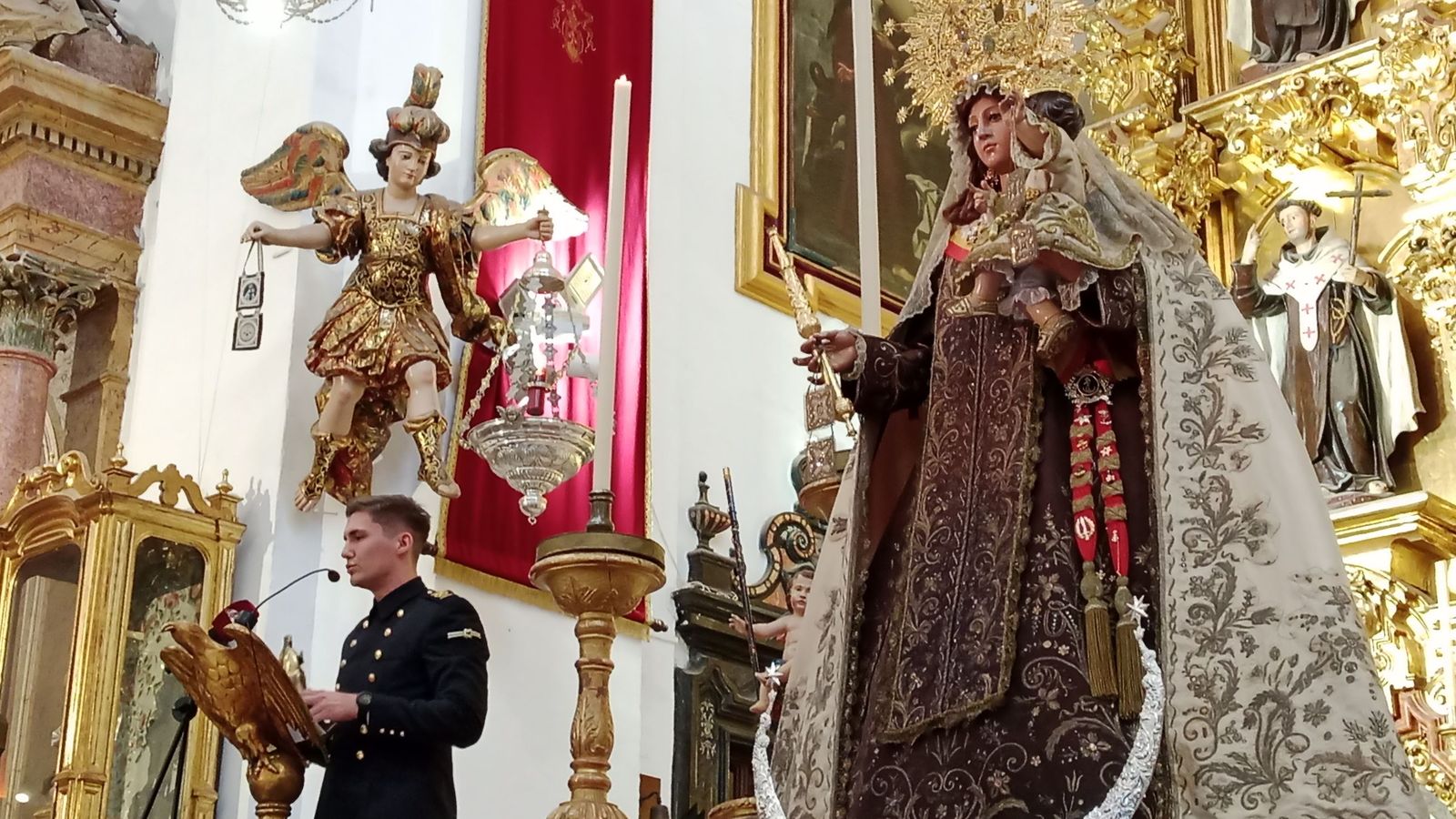 Así ha sido la despedida de los guardiamarinas de la Virgen del Carmen antes de embarcar en el 'Juan Sebastián de Elcano'
