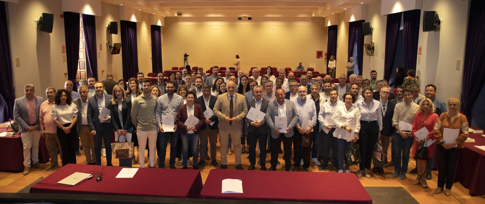 Antonio Ruiz, con los alcaldes, en el Palacio de la Merced.