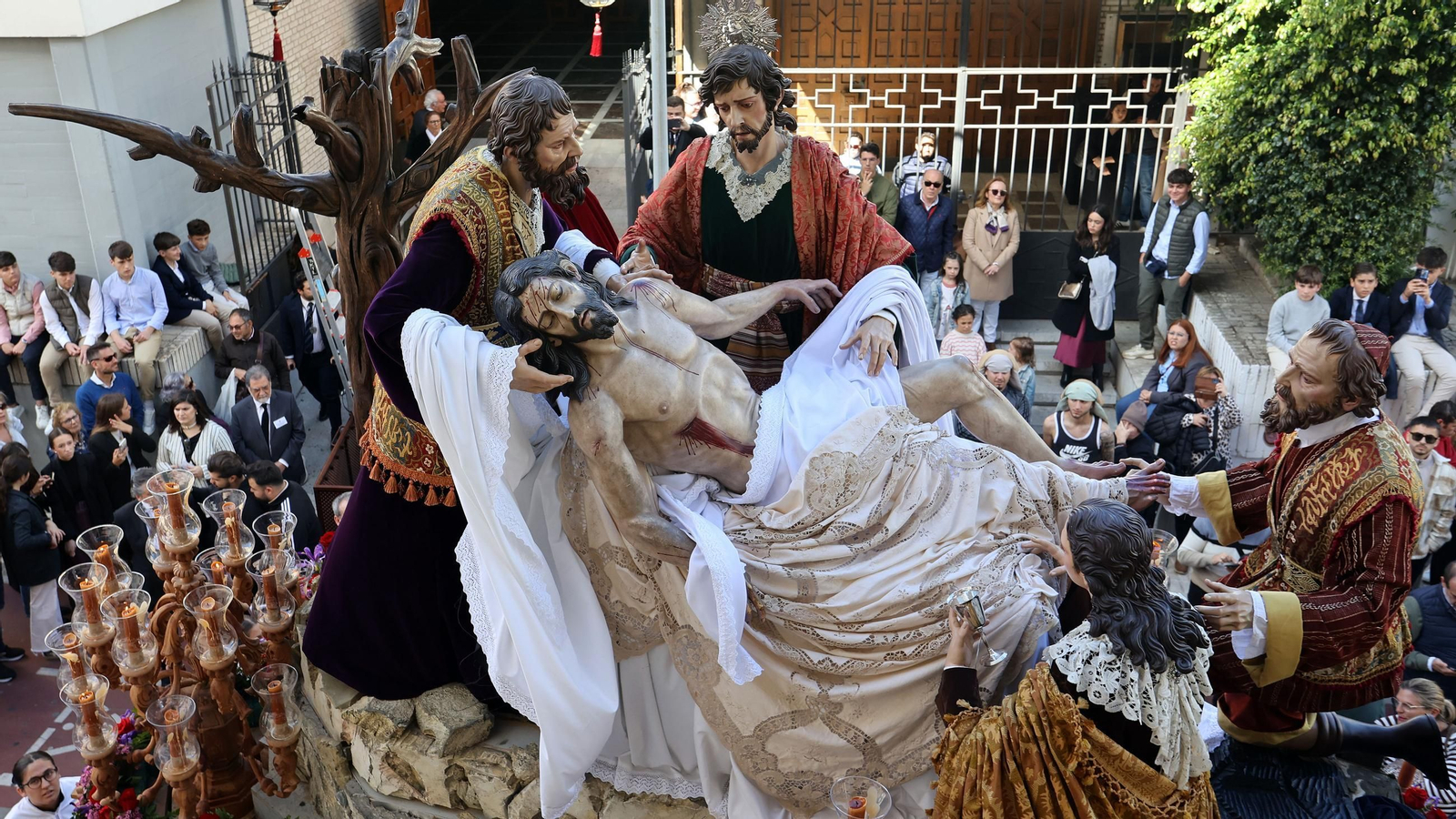 Imágenes de la Hermandad de la Sagrada Mortaja en el Sábado Santo de Jerez 2025