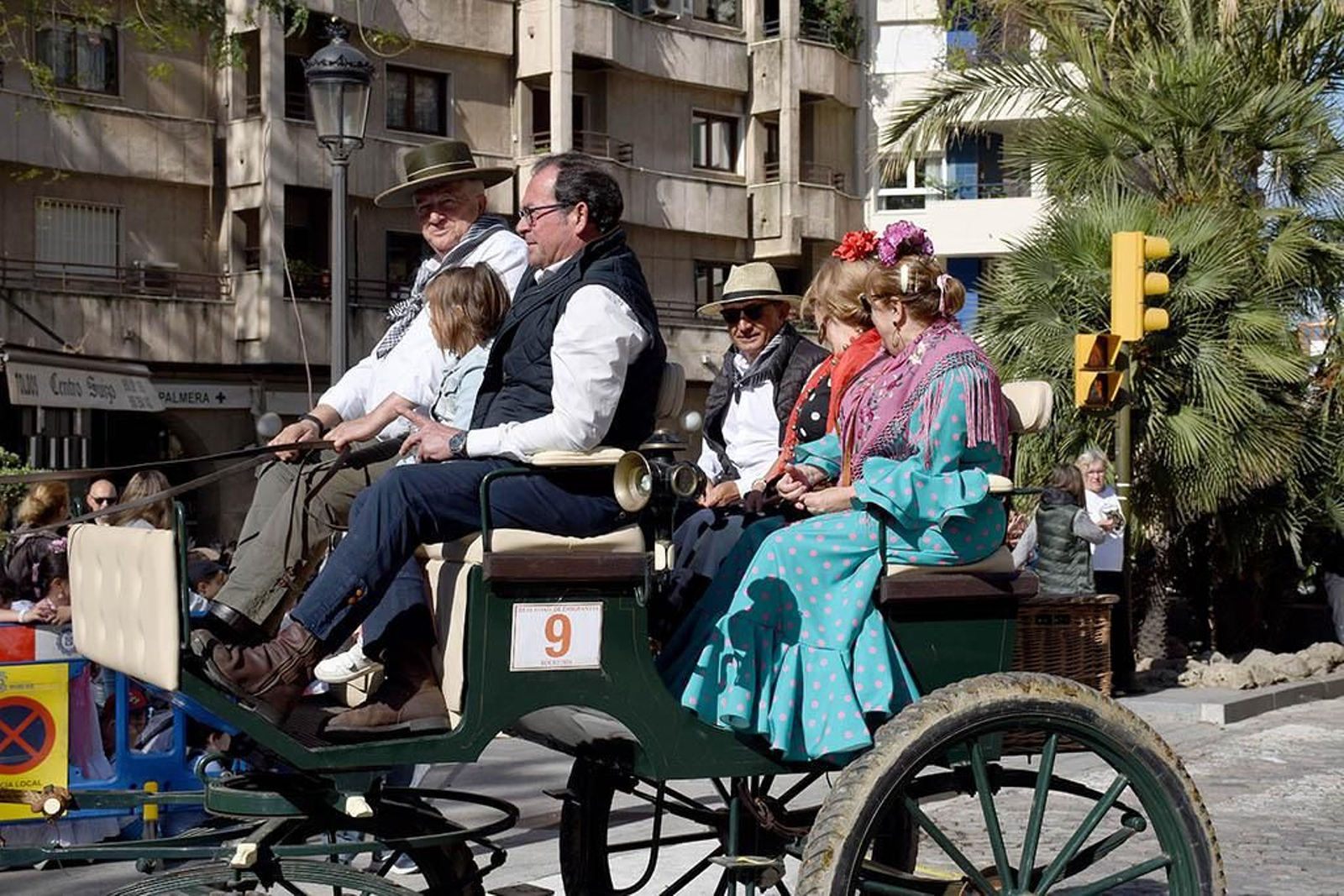 Las mejores imágenes de los peregrinos en la salida de Emigrantes