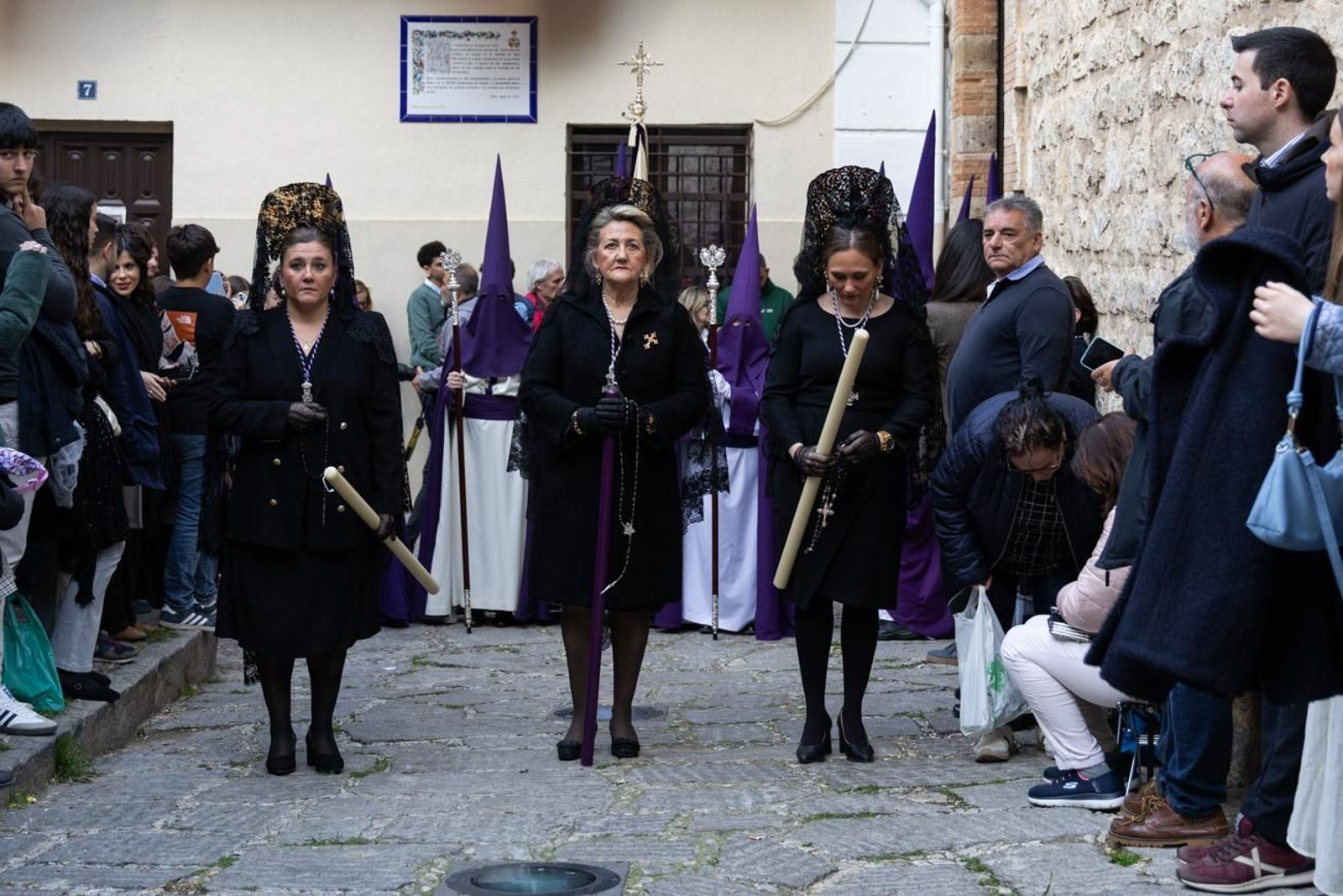 Las cofradías de la Vera Cruz, Expiración y Gran Poder lucen sus cortejos en la calle