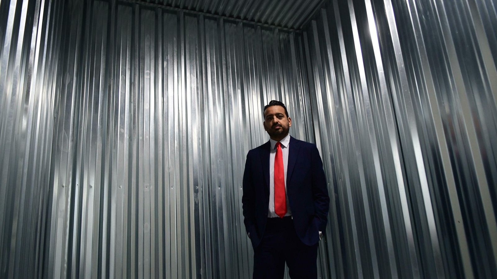 Antonio Romero en el interior de uno de sus trasteros inteligentes en la zona centro de la ciudad. Antonio Romero en el interior de uno de sus trasteros inteligentes en la zona centro de la ciudad.