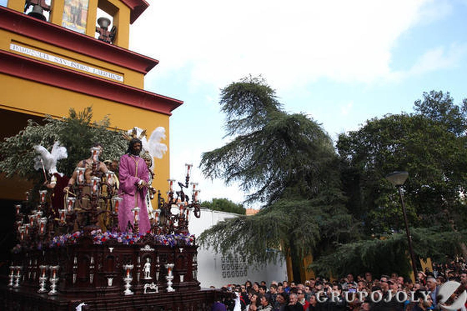 La Hermandad de Jesús de Nazaret, de Pino Montano. 

Foto: Belen Vargas