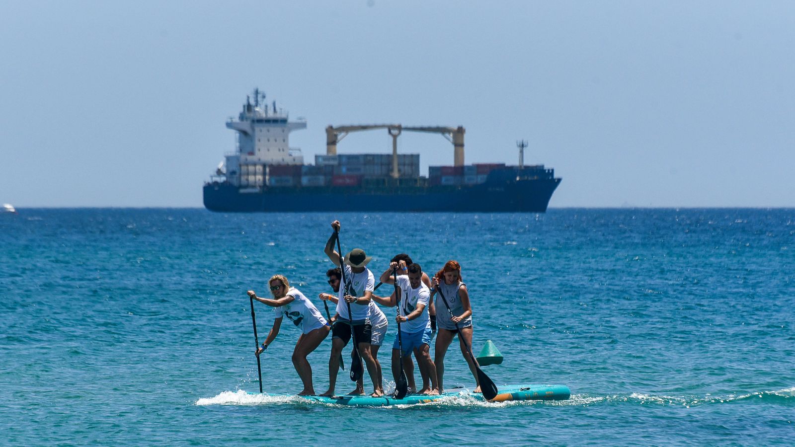 VII Outlet Surfero Solidario en la playa de Getares