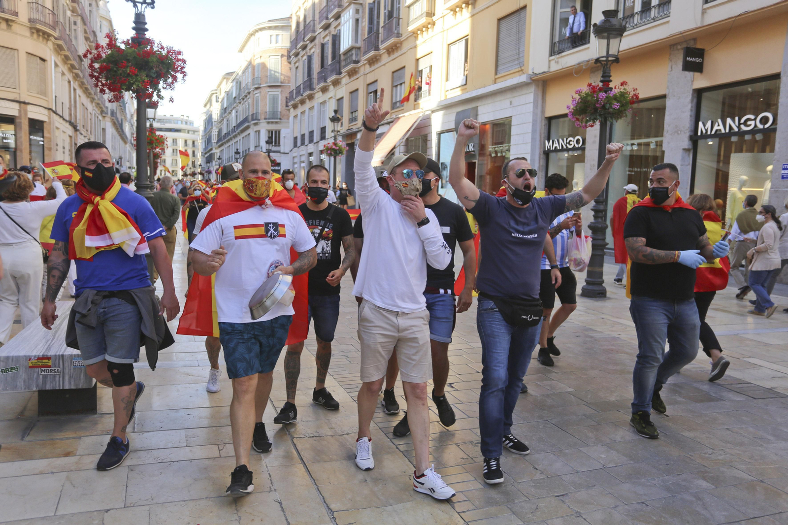 Las fotos de la cacerolada en Málaga contra el Gobierno por el coronavirus