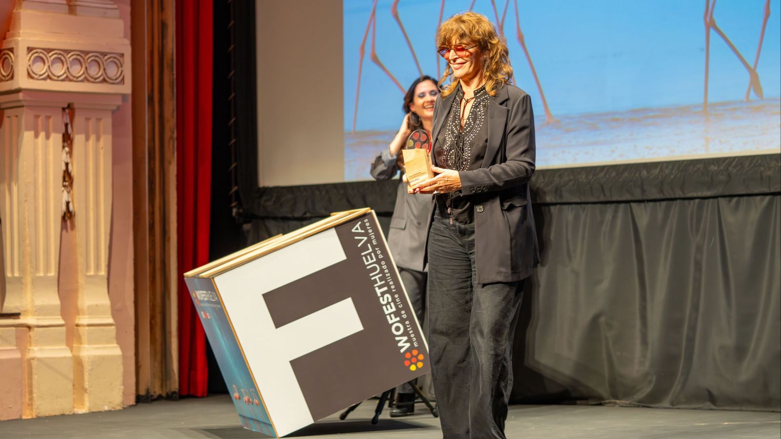 Maria Ripoll recogiendo el premio de este año del Wofest.