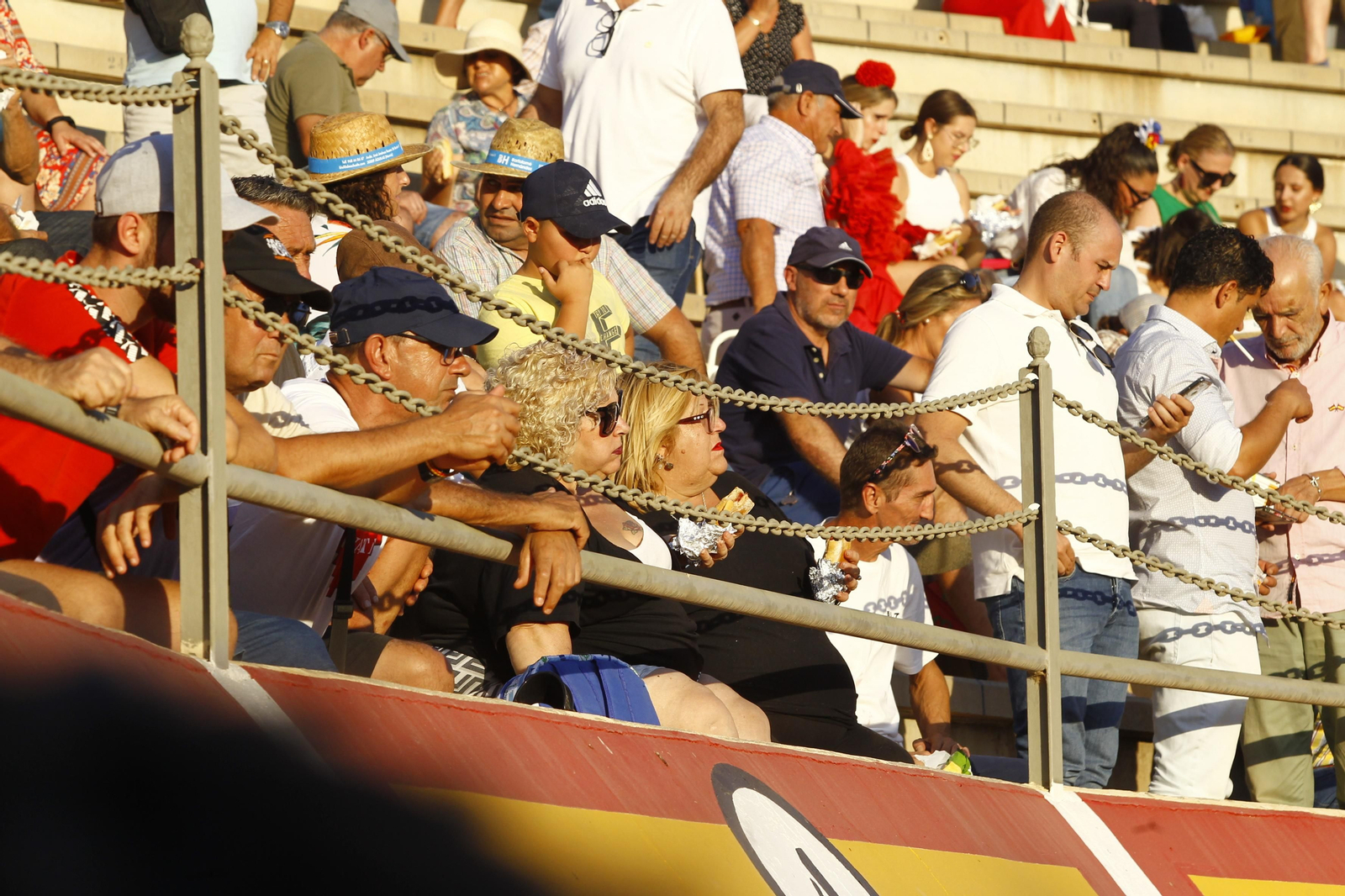 Imágenes de la corrida de toros de la Feria de Vera, con Morante de la Puebla, Emilio de Justo y Pablo Aguado