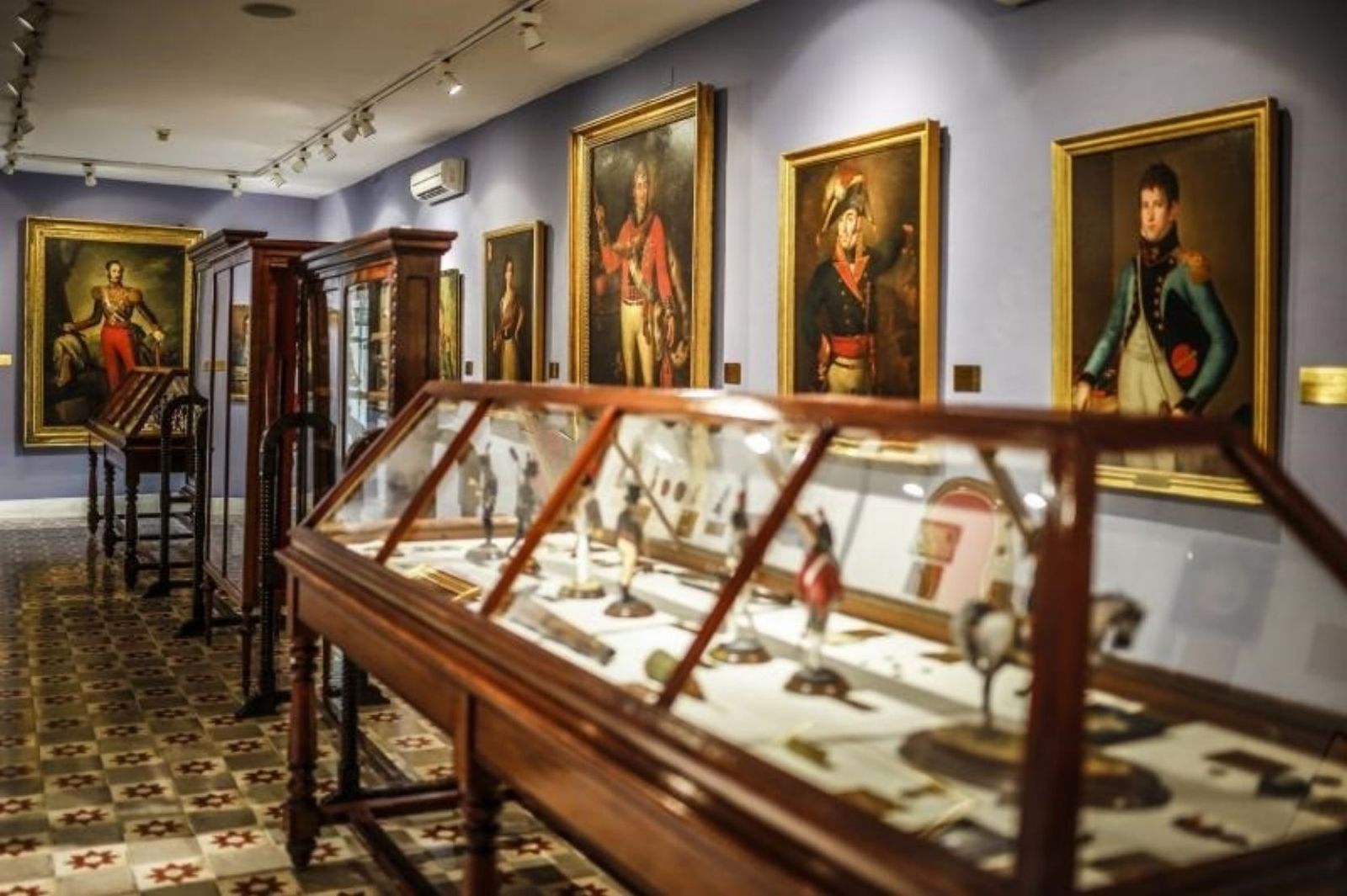 Interior del Museo de las Cortes, que retoma las visitas guiadas