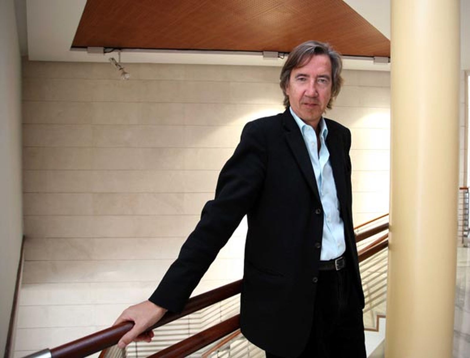 "La ensimismada cultura española mira a sus tribalismos antes que a lo universal"