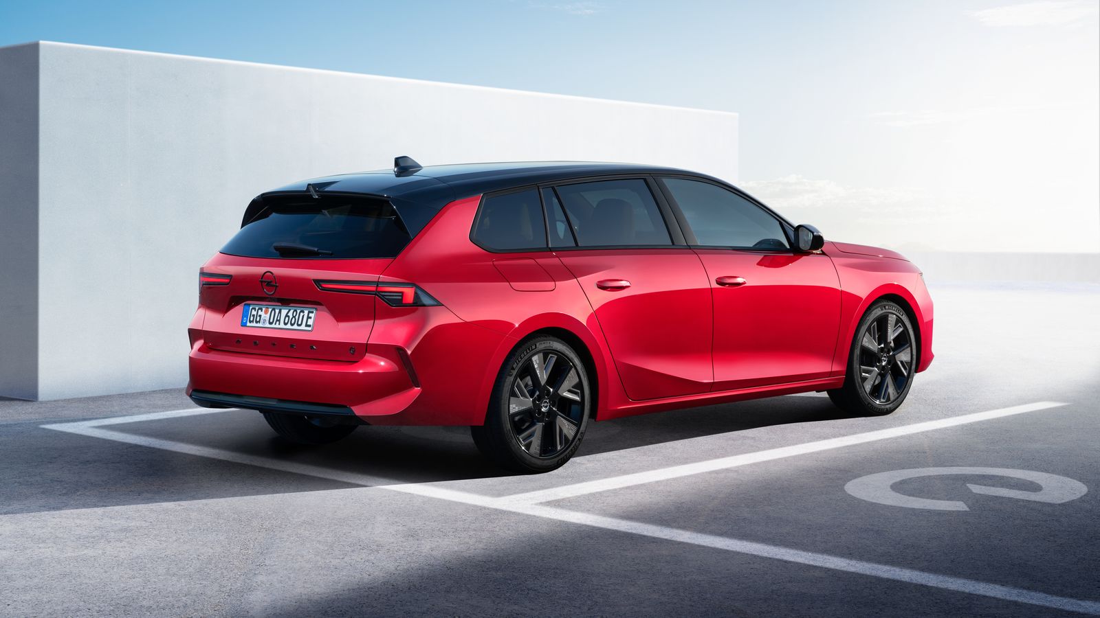 El Astra Sports Tourer entra en un segmento prácticamente inexplorado, el de los familiares eléctricos.