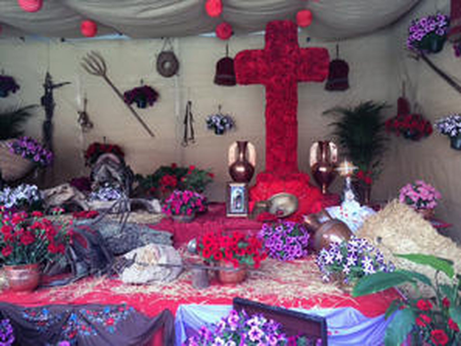 AMPA Viva Mi Escuela, AVV Sol y Arena y Cofradía de la Santa Cena ganan el concurso de Cruces de Mayo de Almería