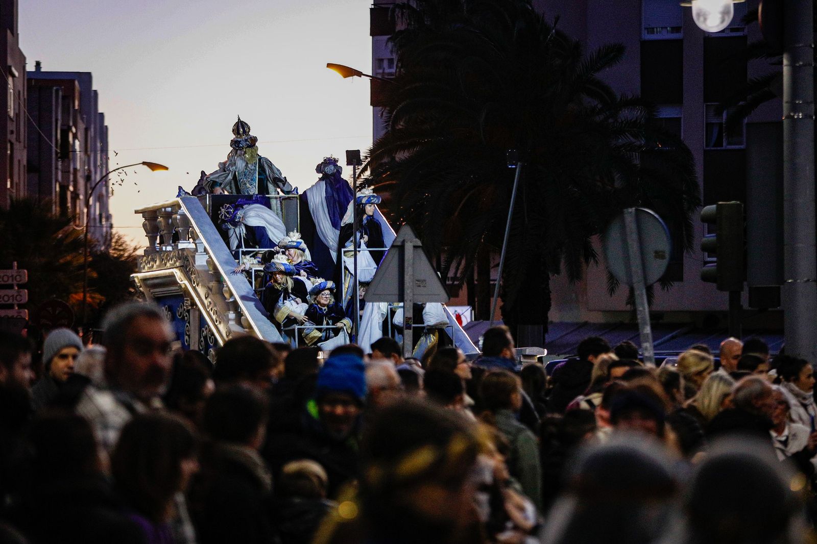 Las imágenes de la cabalgata de los Reyes Magos de San Fernando 2026