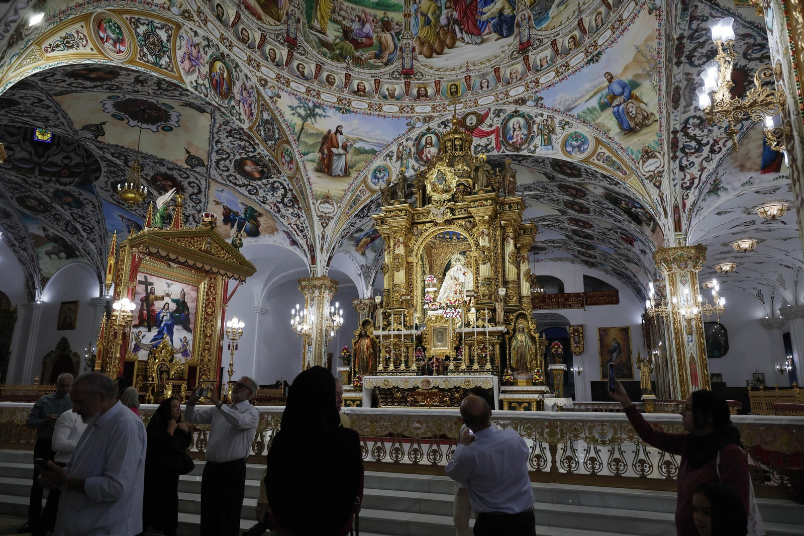 Las imágenes de la visita a la catedral del Palmar de Troya
