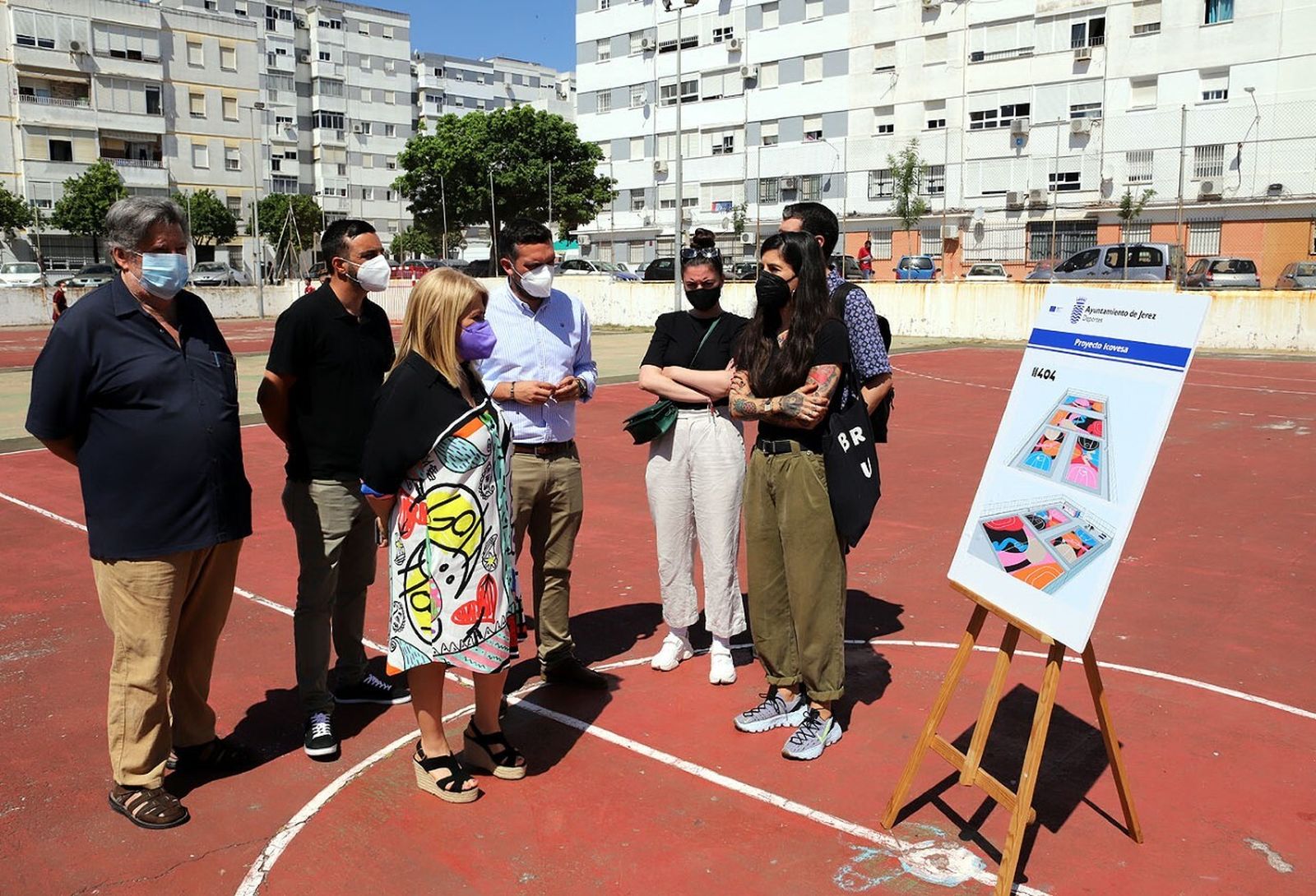 La alcaldesa ha sido la encargada de presentar el proyecto a responsables vecinales.