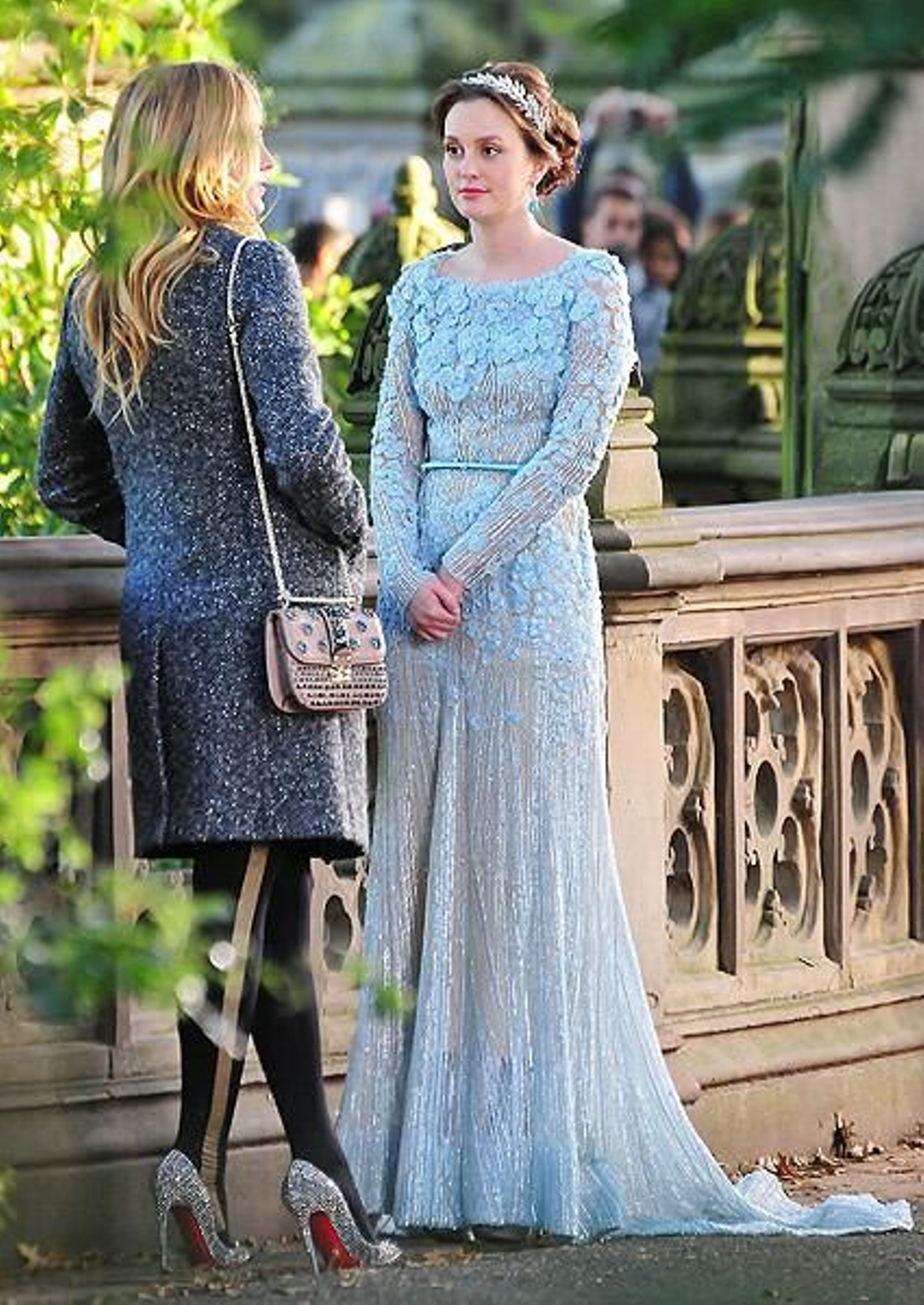 Leigton Meester con vestido de novia celeste de Elie Saab.