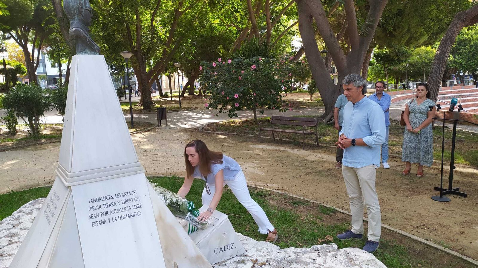 Ofrenda en homenaje a Blas Infante en San Fernando por parte de AxSí.