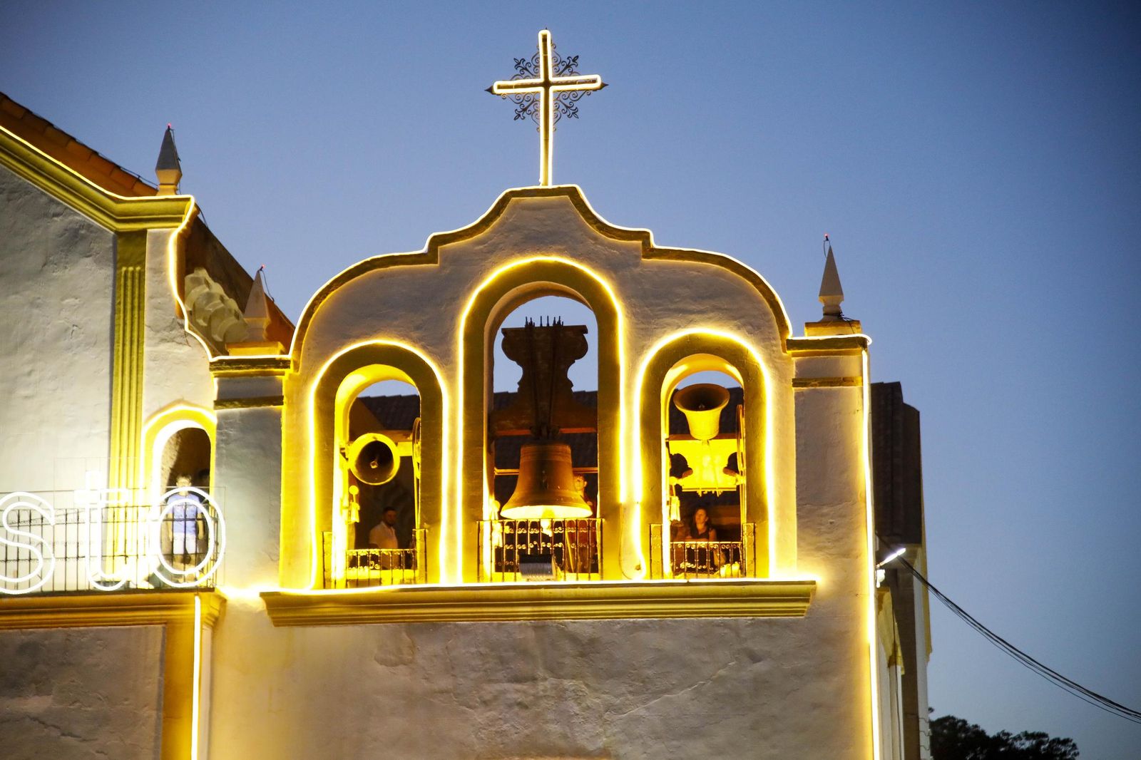 Las imágenes de la misa vespertina y procesión del Cristo de la Luz de Dalías