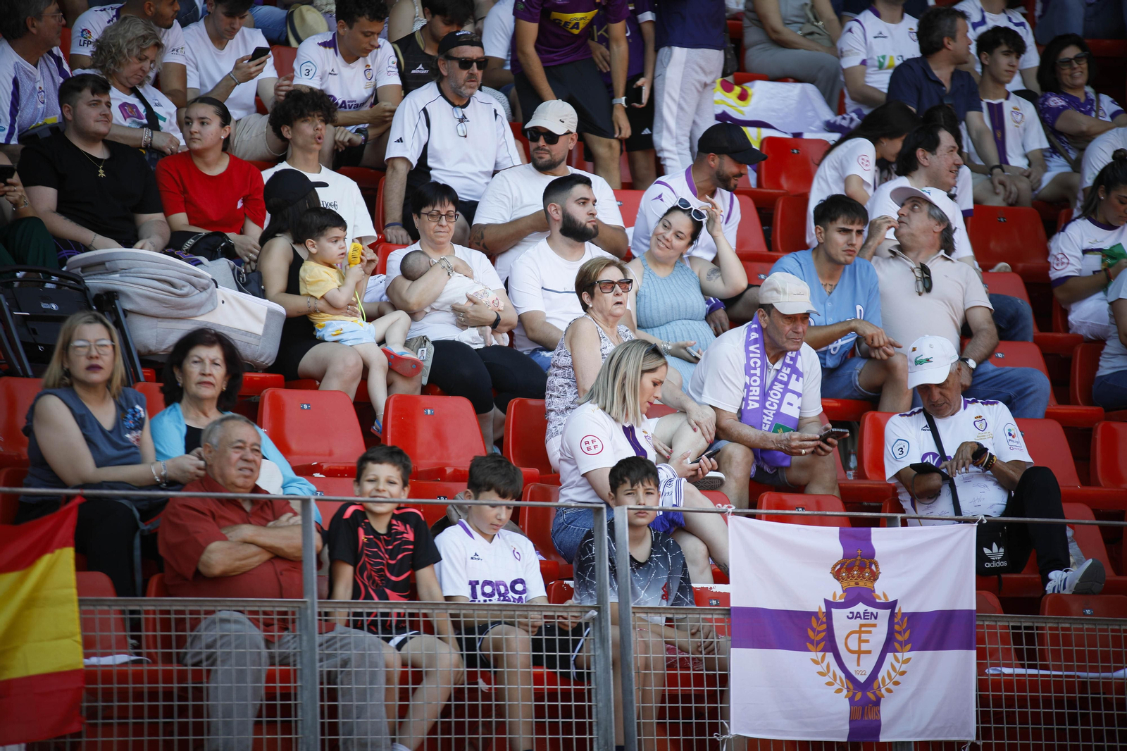 La afición lagarta tiñe de blanco y morado el Power Horse Stadium, en imágenes La afición lagarta tiñe de blanco y morado el Power Horse Stadium, en imágenes
