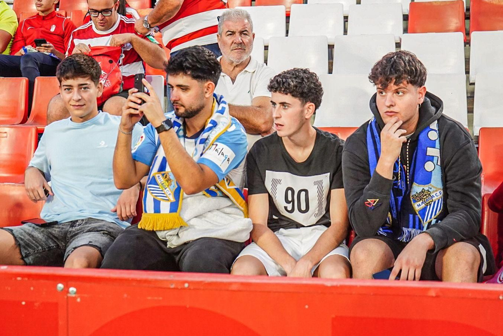 Encuéntrate en la grada de Los Cármenes en el Granada-Málaga