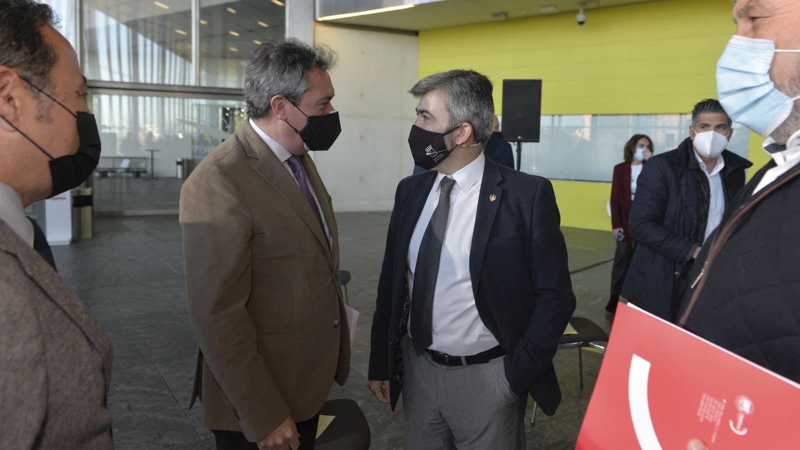 Los alcaldes Juan Espadas y Modesto González.