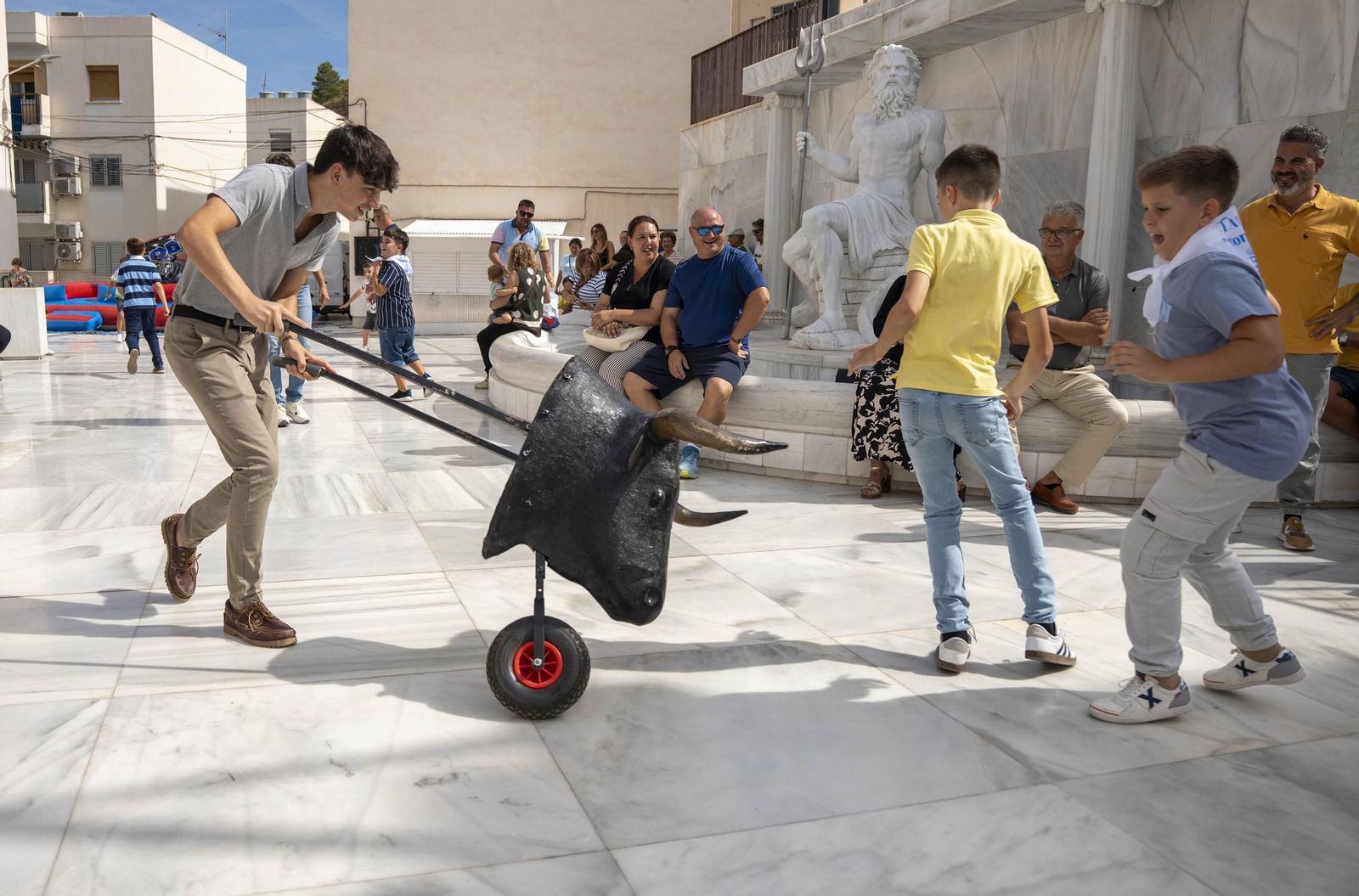 Las imágenes del taller de toros para niños y toro mecánico en Macael