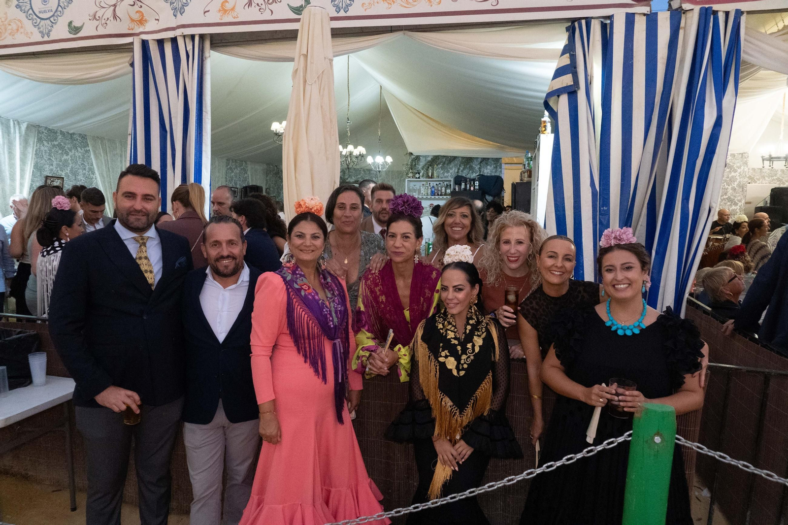 Imágenes del ambiente del ambiente de la tarde del domingo en la Feria de Otoño y del Caballo 2025 de Huelva