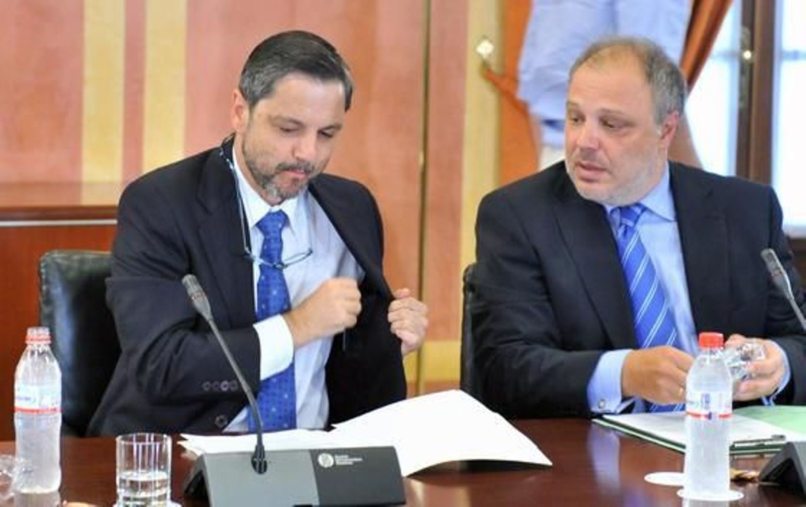 Fernando Mellet, ex gerente de Mercasevilla, declara ante la comisión.

Foto: Juan Carlos Vázquez