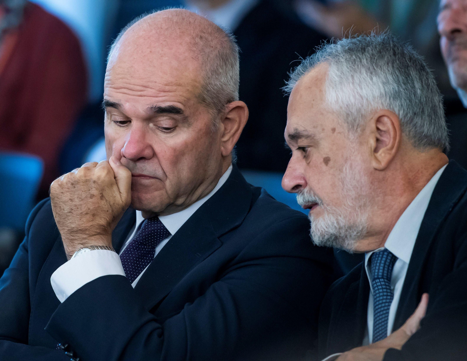 Manuel Chaves y José Antonio Griñán conversan durante el juicio de los ERE.