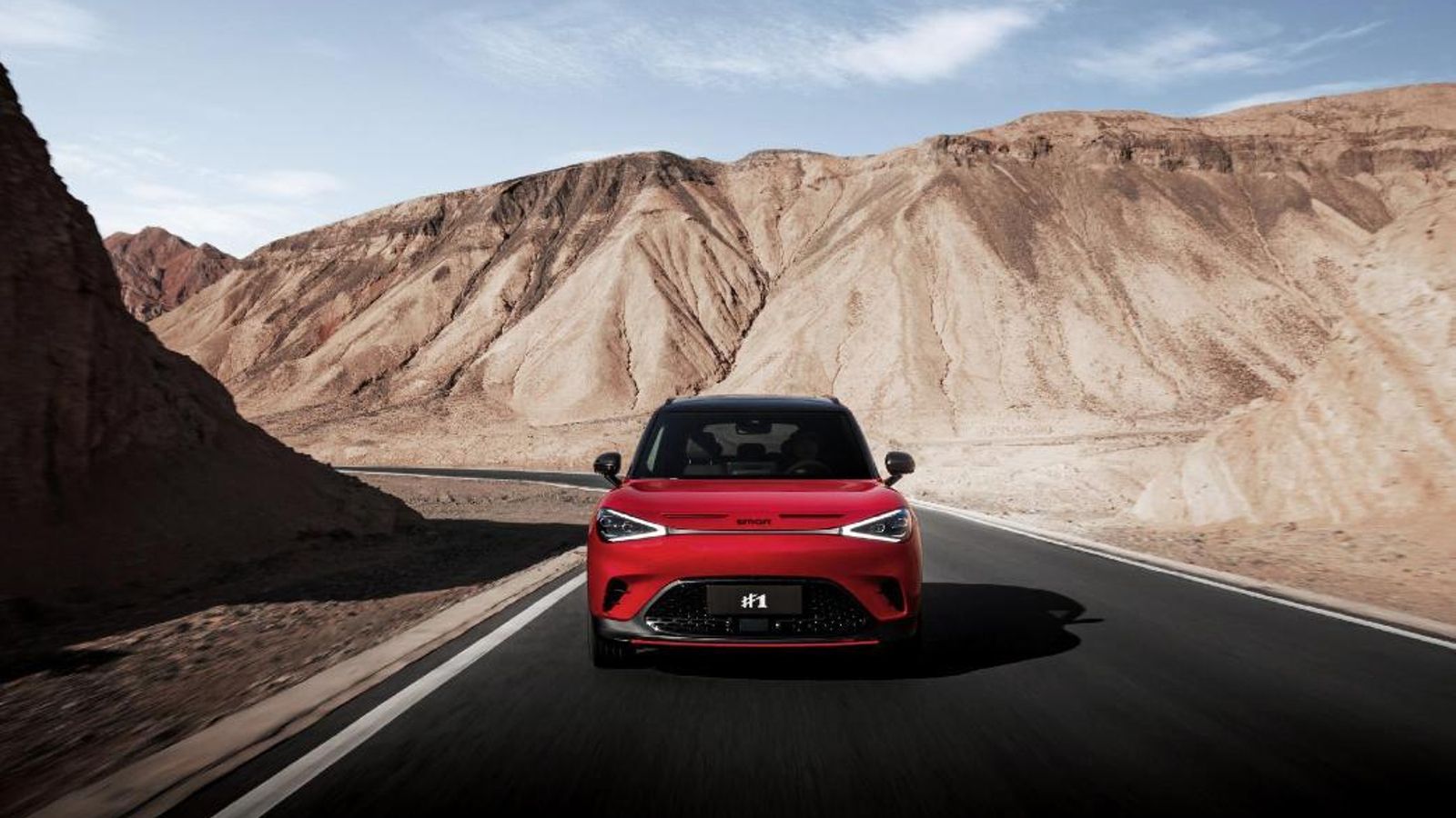 Aunque sí hay elementos distintivos que permiten identificar a esta versión como Brabus, no se sitúa en su carrocería ninguna referencia directa a esta marca: la única presente es Smart.