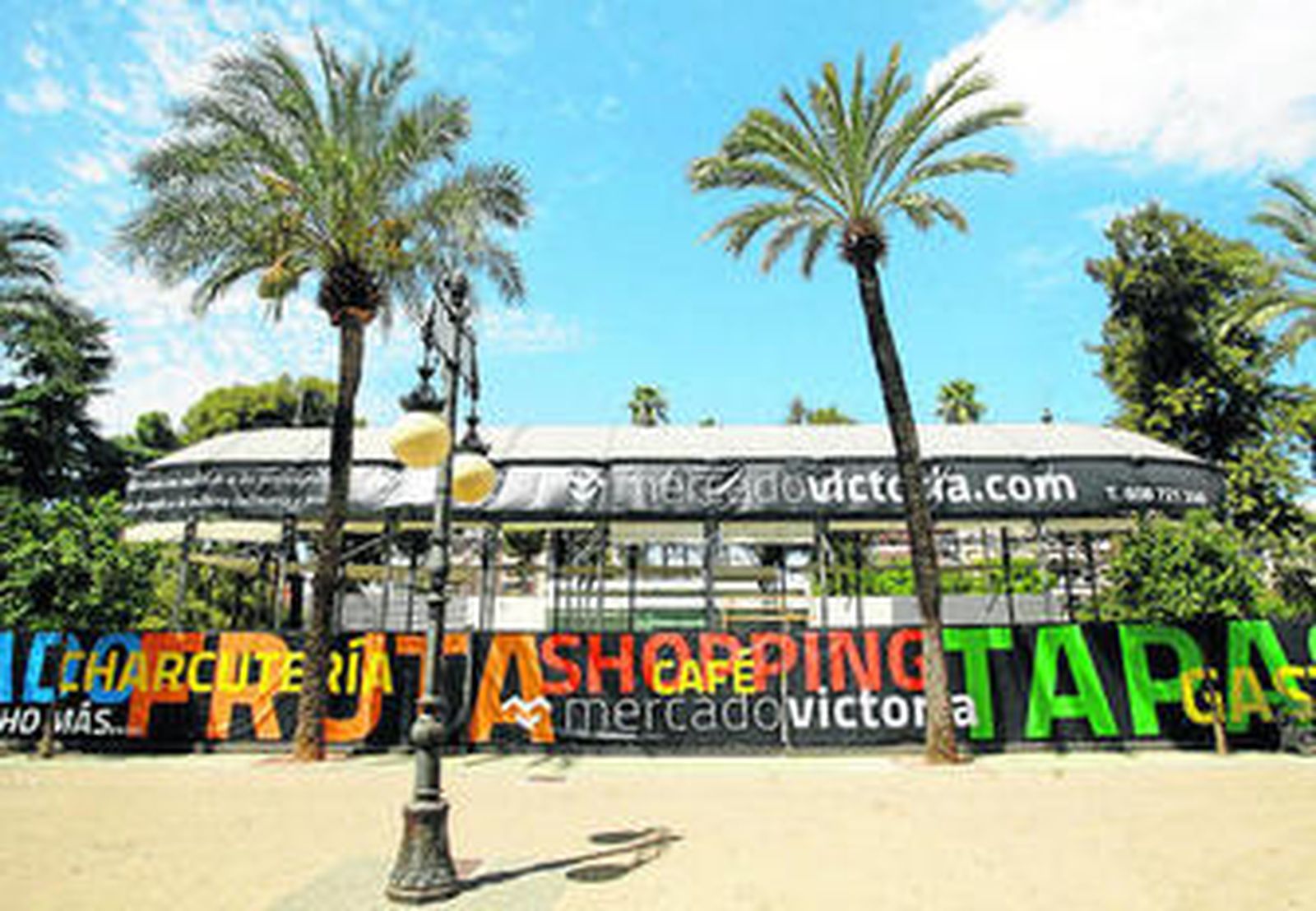 Exterior de la caseta del Círculo, que se convertirá en mercado de gastronomía, ayer.