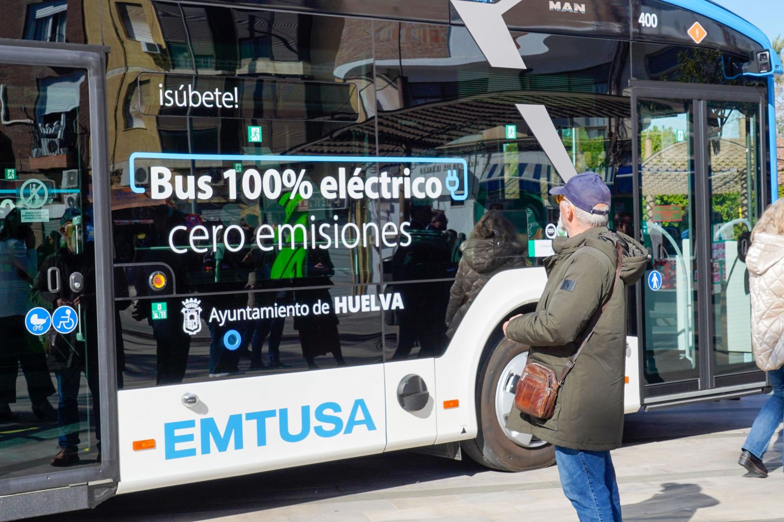Imágenes de la presentación de los nuevos autobuses eléctricos