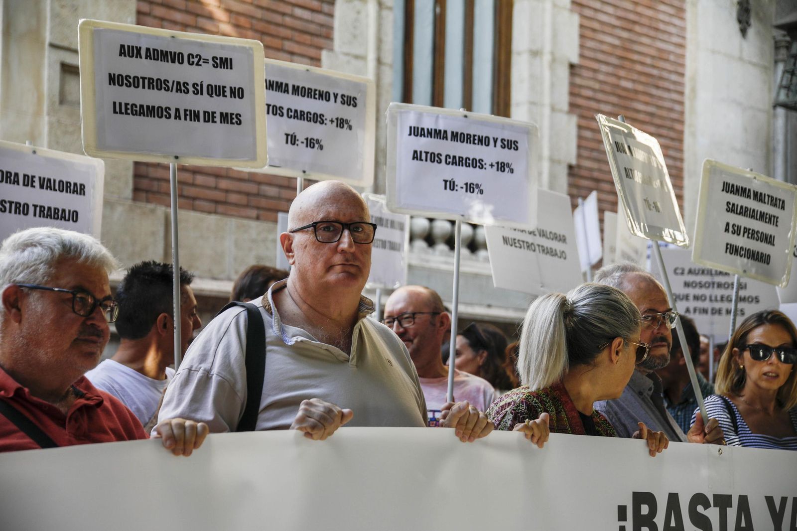 Las imágenes de la concentra para reclamar mejoras laborales para el personal funcionario de la Junta de Andalucía en Almería