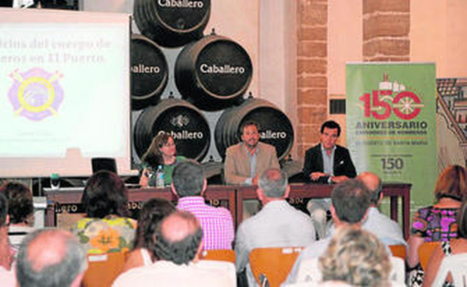 Numeroso público acudió a la conferencia que ofreció la historiadora y profesora Carmen Cebrián.