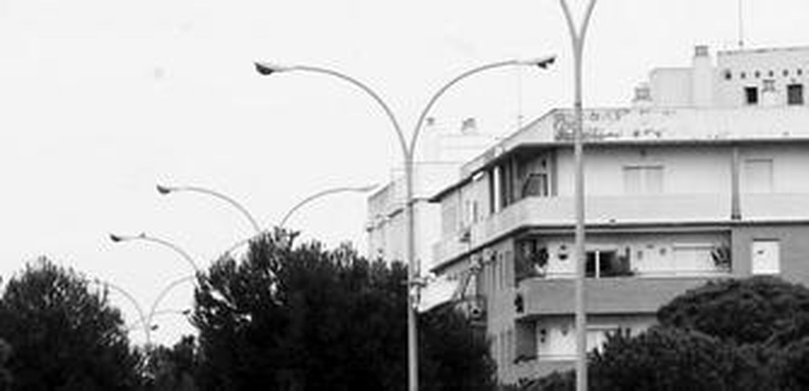 El alumbrado público de la barriada del Río San Pedro.